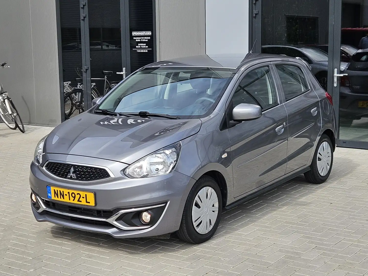 Mitsubishi Space Star 1.0 Cool+ NL-auto 18.000km Trekhaak Grijs - 2