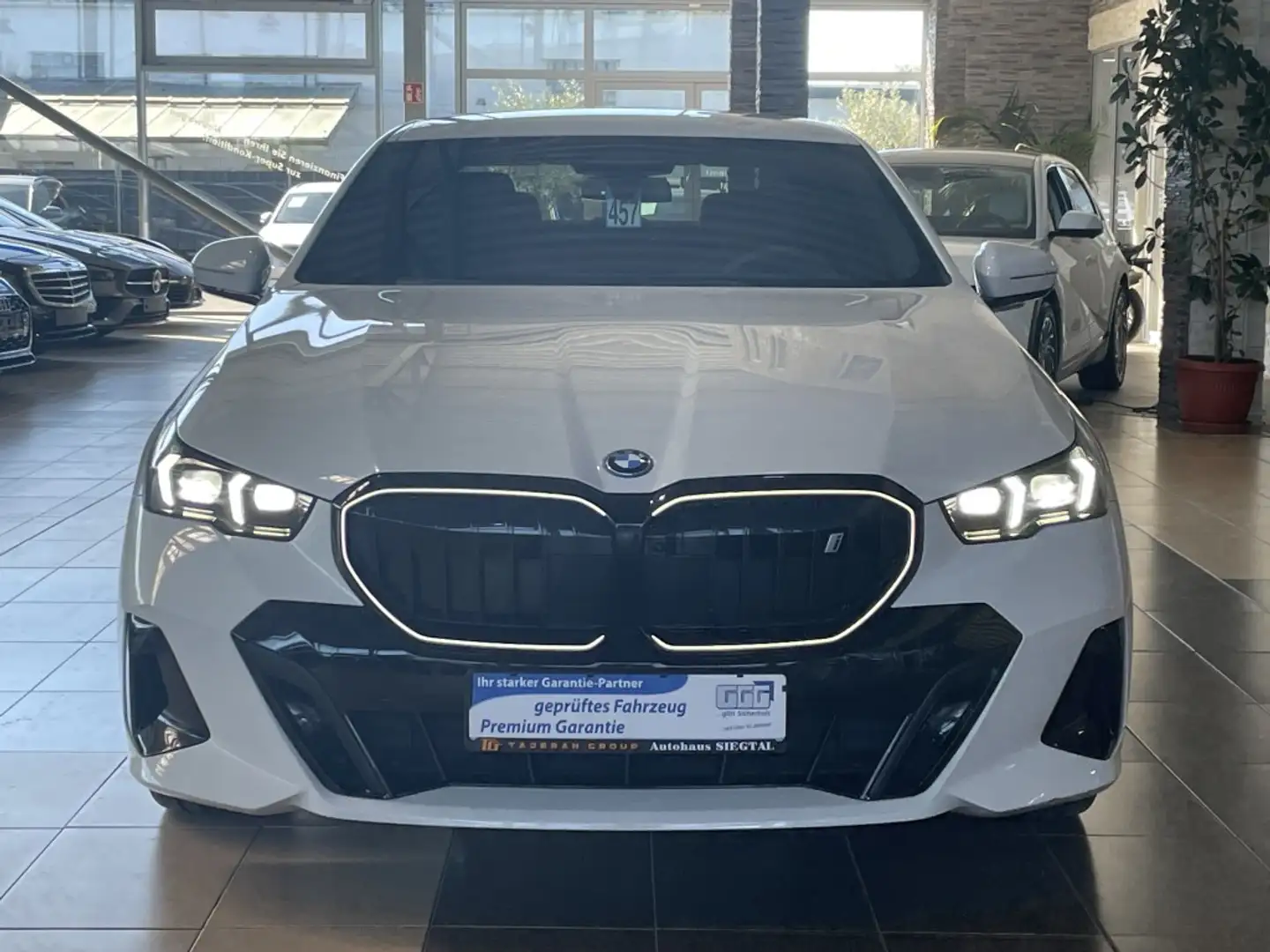BMW i5 40eDrive M Sport Pro Bowers&Wilkins HUD Leder Weiß - 2
