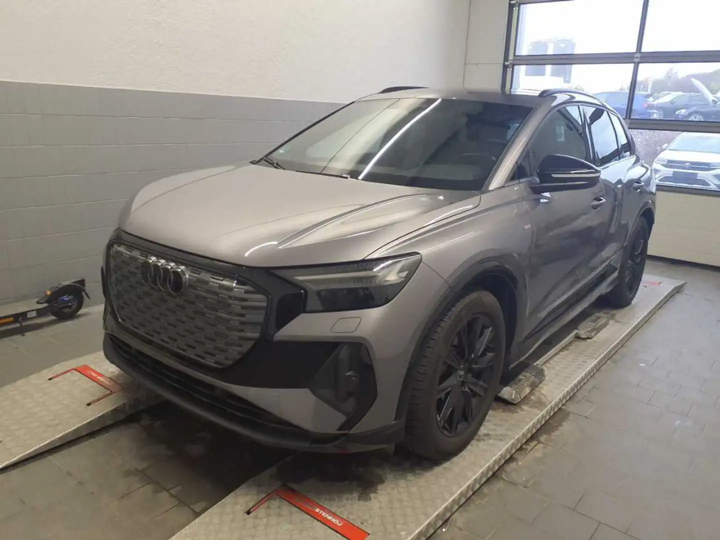Audi Q4 e-tron S line 35 Matrix Black PDC DAB VC Sitzh. Navi AUT Grau - 2