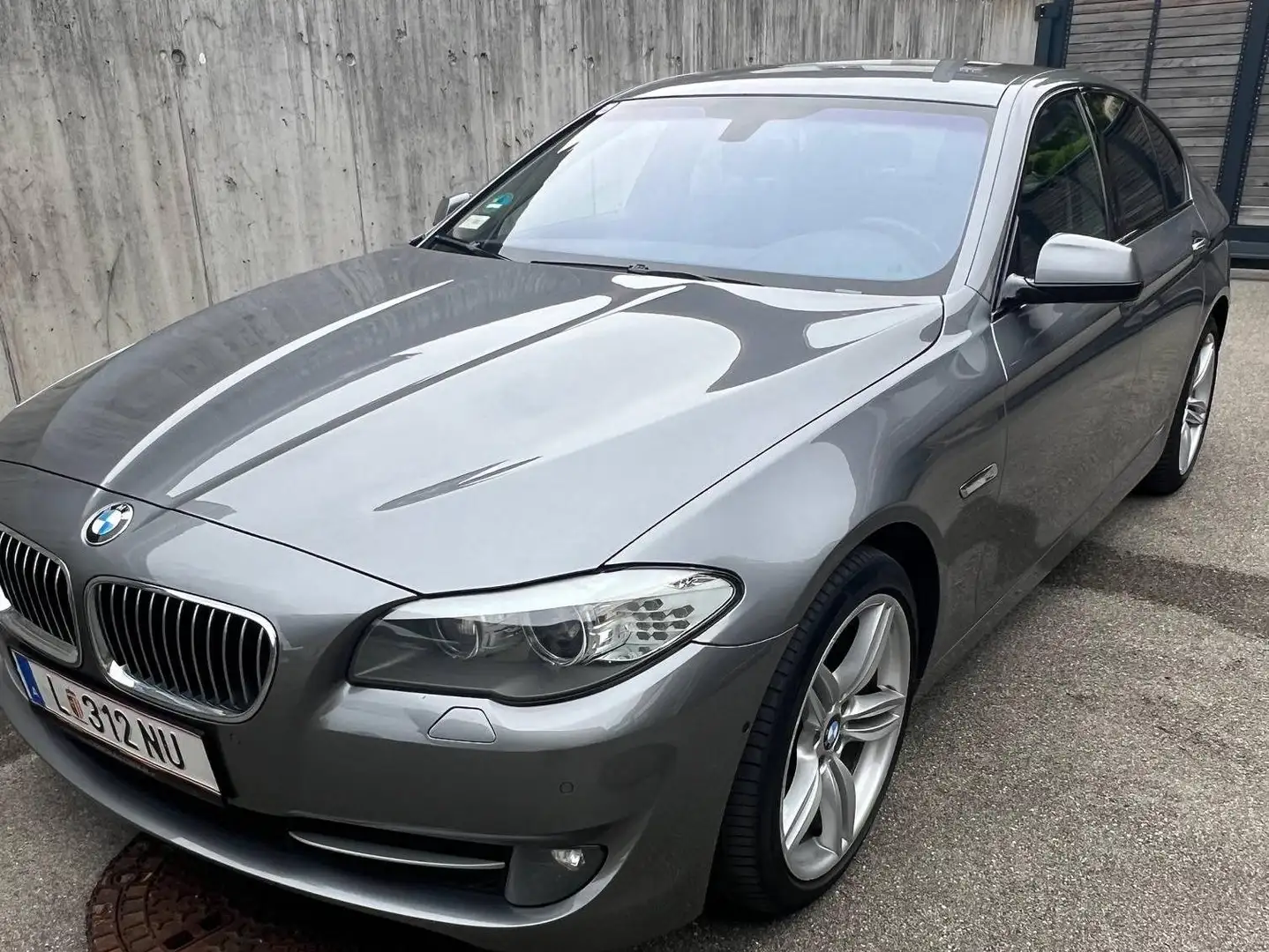BMW 530 530d xDrive Österreich-Paket Aut. Österreich-Paket Grau - 1