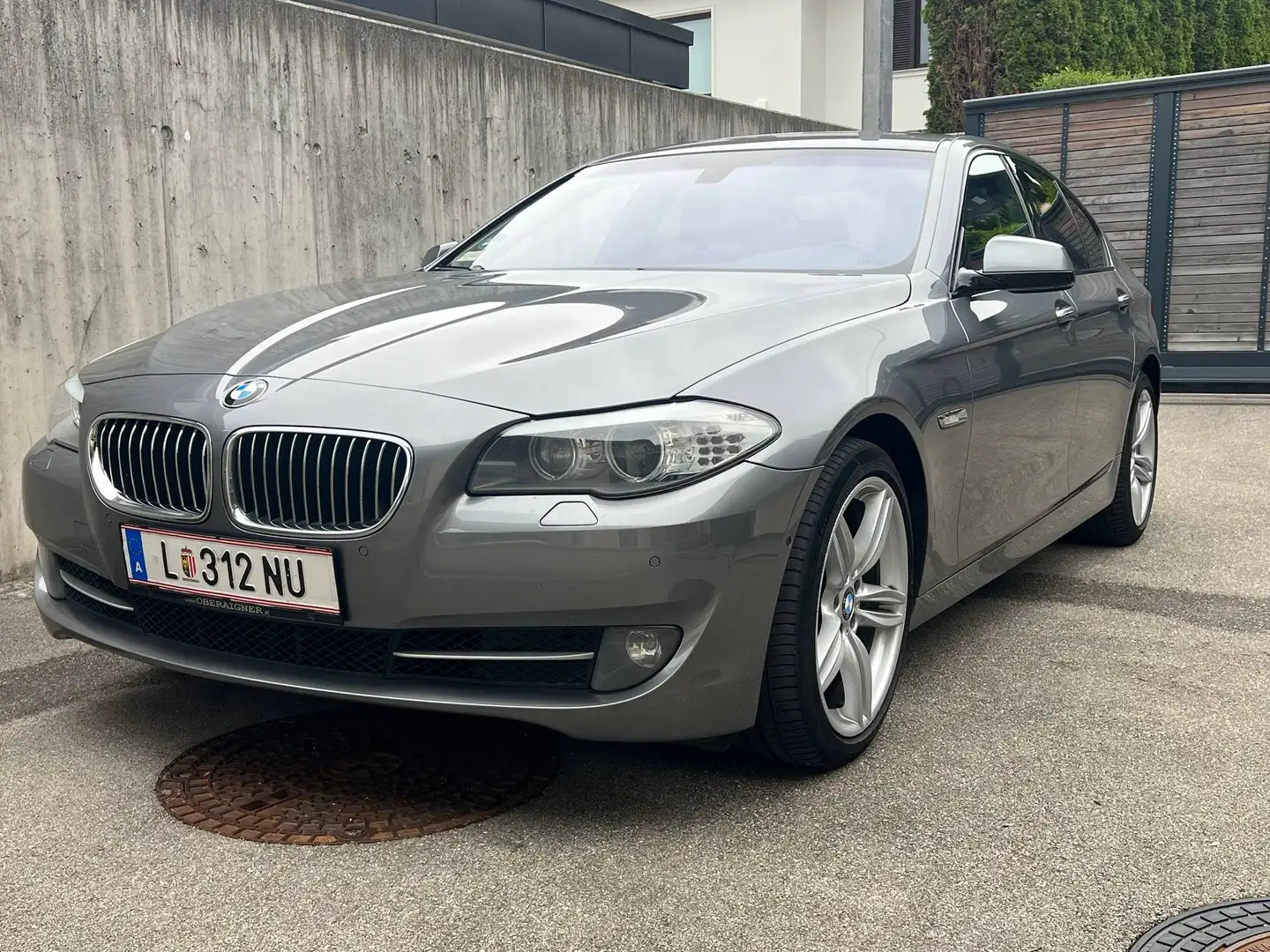 BMW 530 530d xDrive Österreich-Paket Aut. Österreich-Paket Grau - 2
