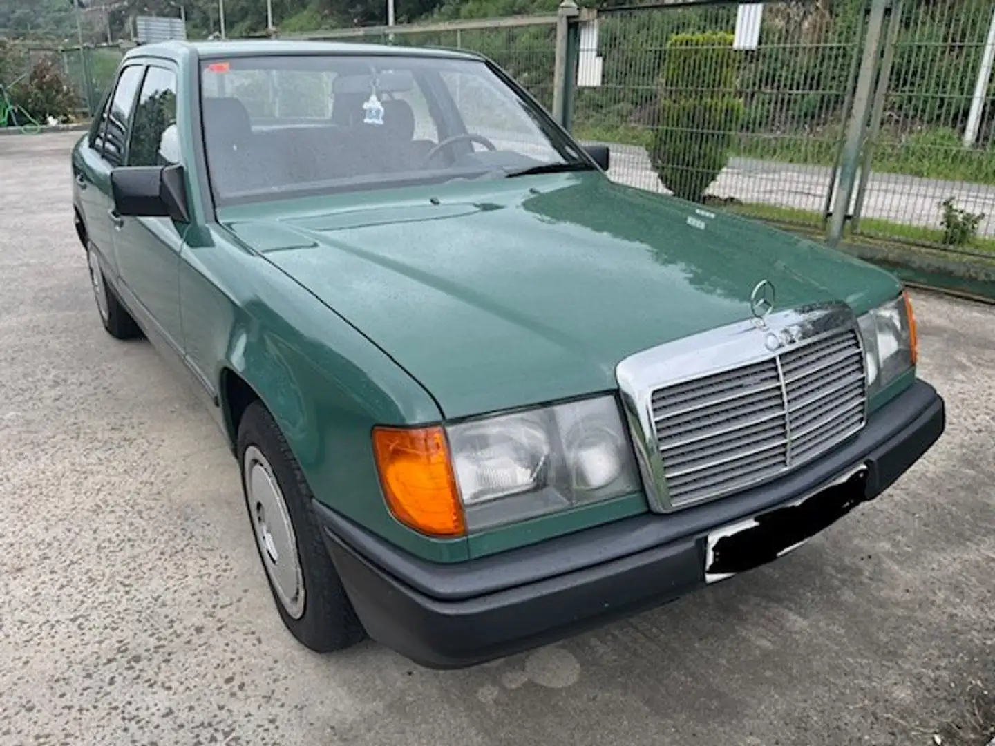 Mercedes-Benz 260 260E W124 Zelená - 1