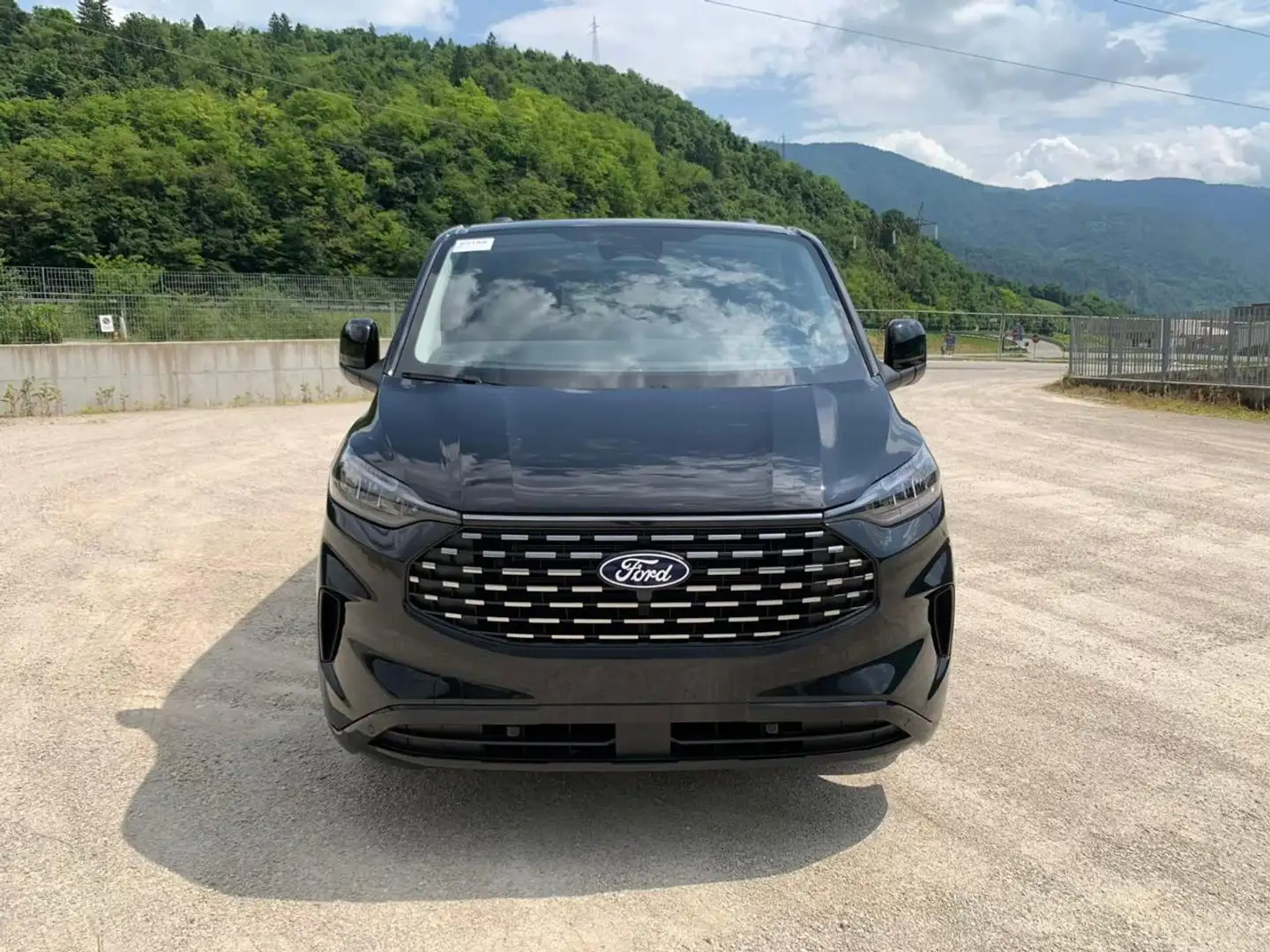 Ford Tourneo Custom 320 2.0 EcoBlue 136CV aut. PL Titanium Nero - 2