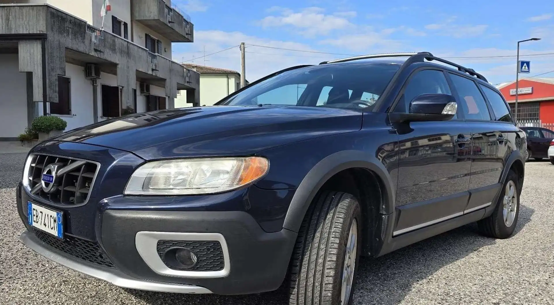 Volvo XC70 2.4d drive Kinetic 175cv Kék - 1