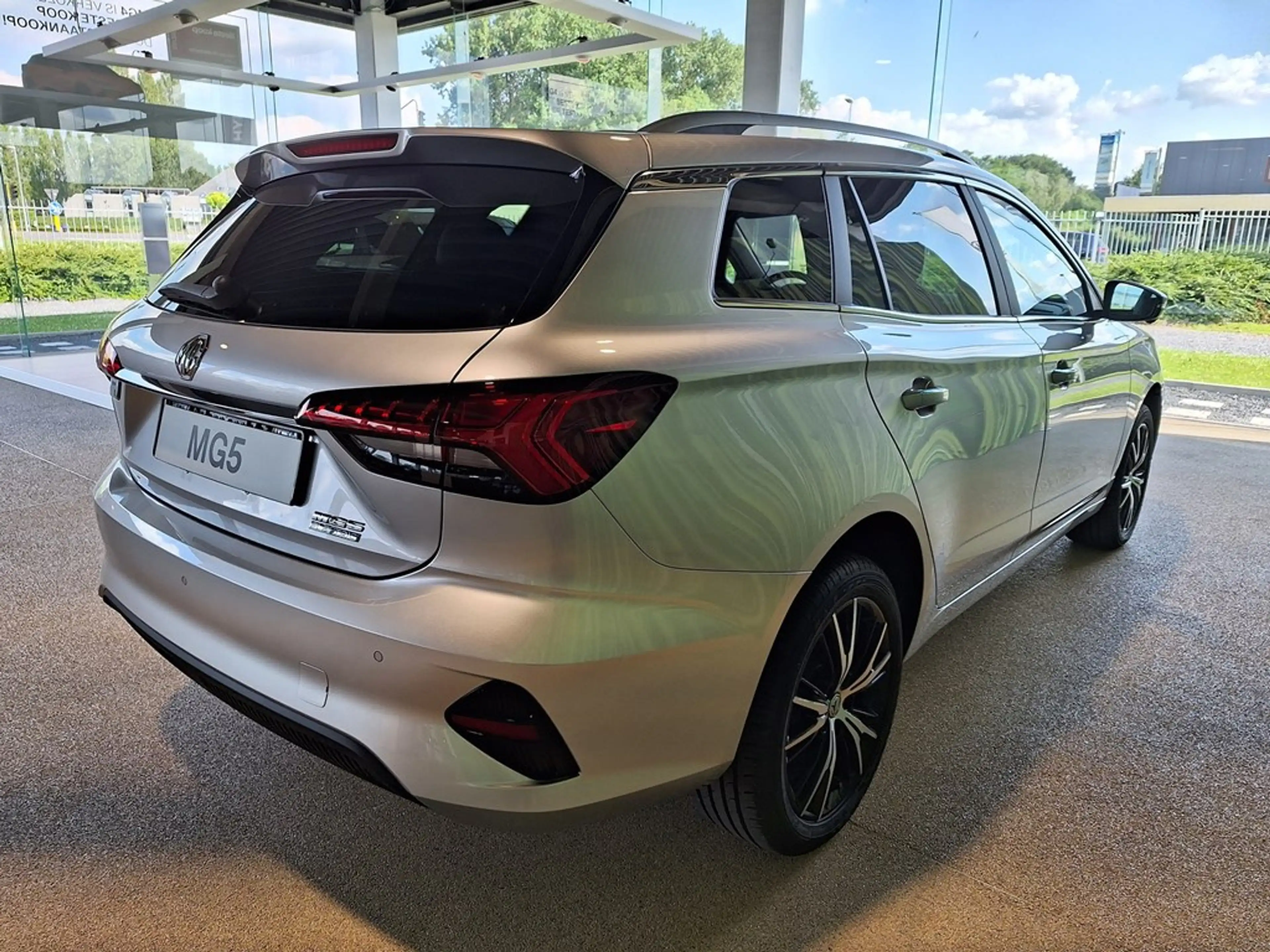 MG MG5 LUXURY 61 KwH FWD — photo 4