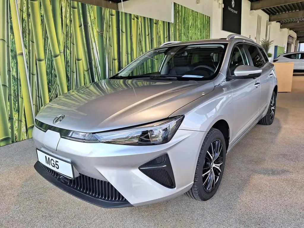 MG MG5 2024 из Европы — купить под ключ