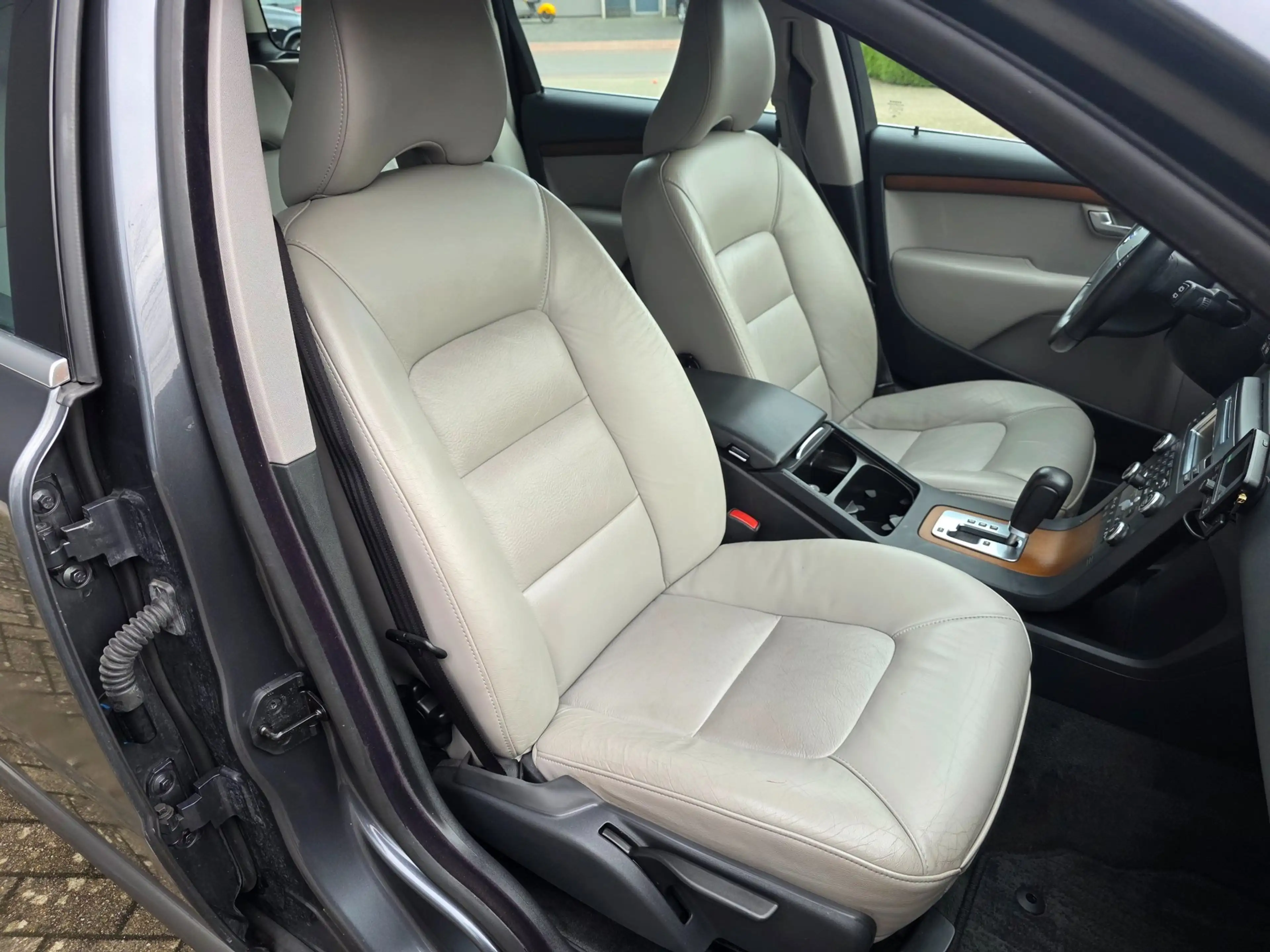 Volvo V70 2.5T Summum, 138dkm! Netto € 12.750 ex btw. — photo 10