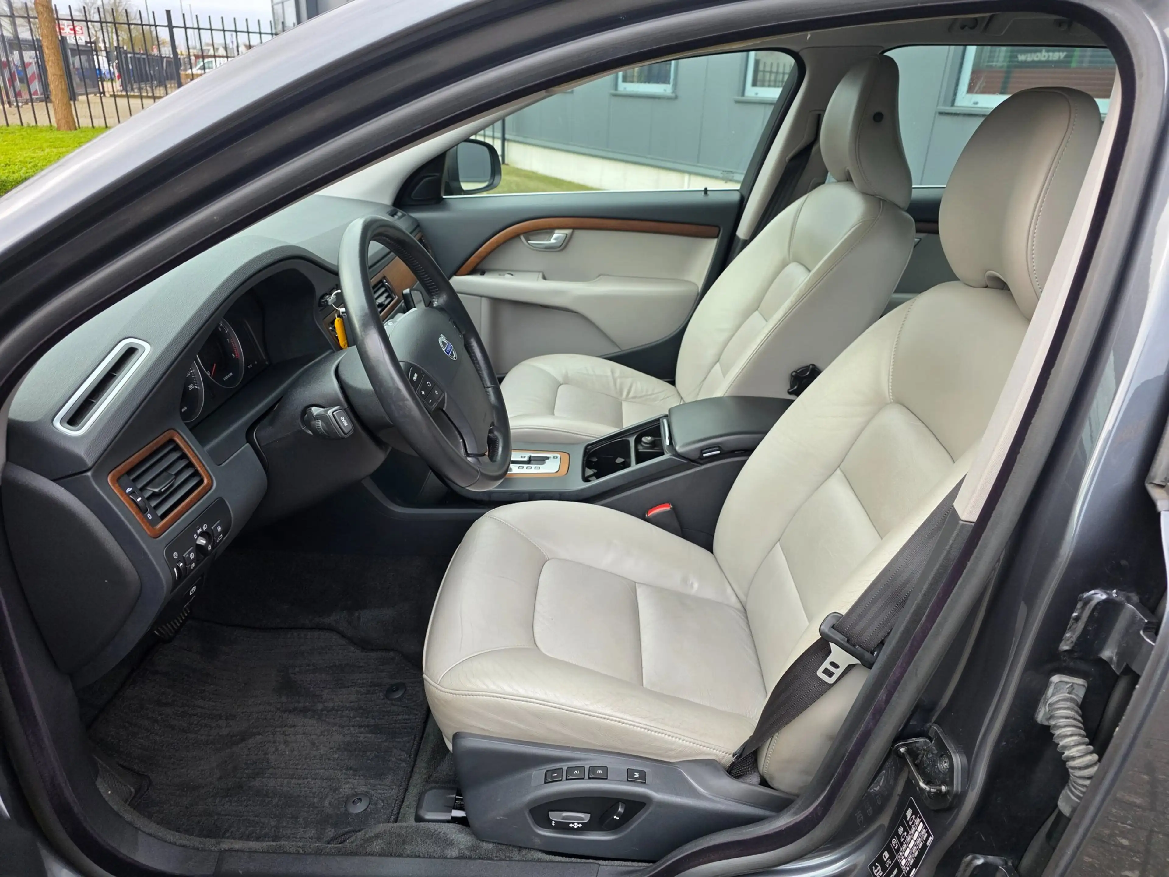 Volvo V70 2.5T Summum, 138dkm! Netto € 12.750 ex btw. — photo 8