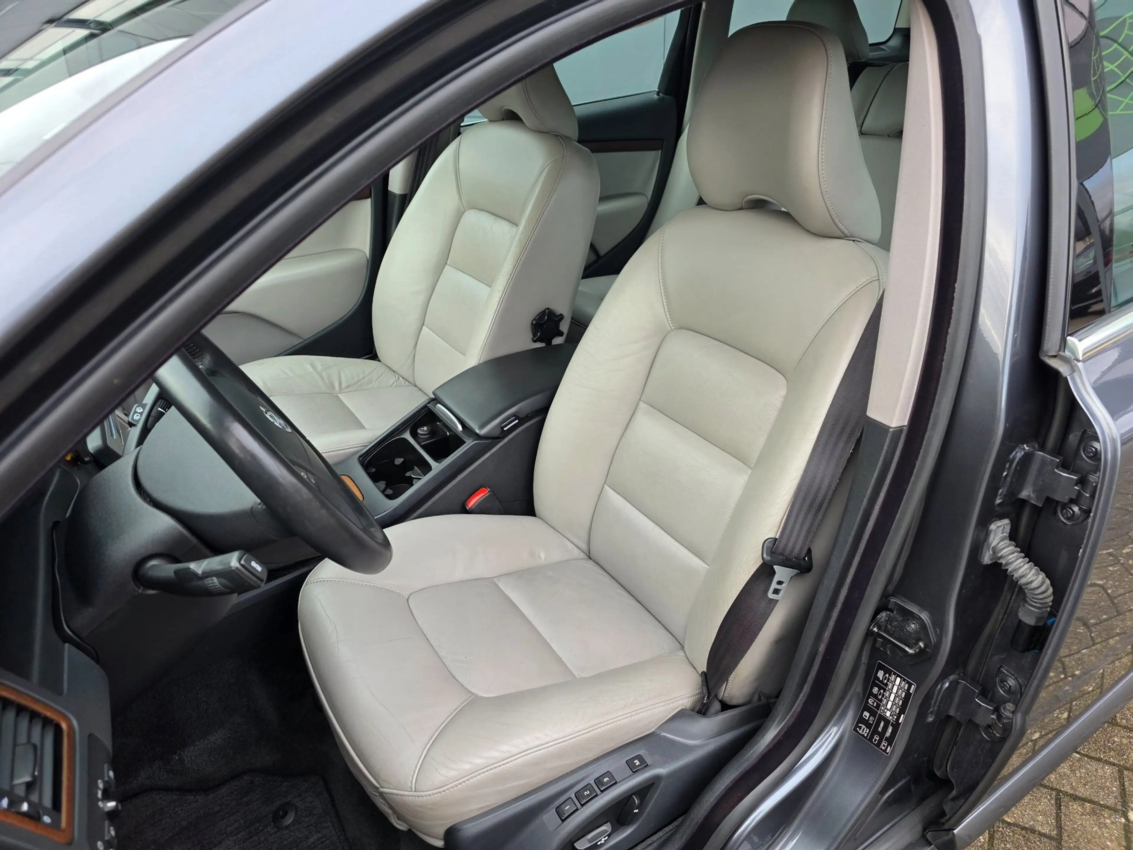 Volvo V70 2.5T Summum, 138dkm! Netto € 12.750 ex btw. — photo 9