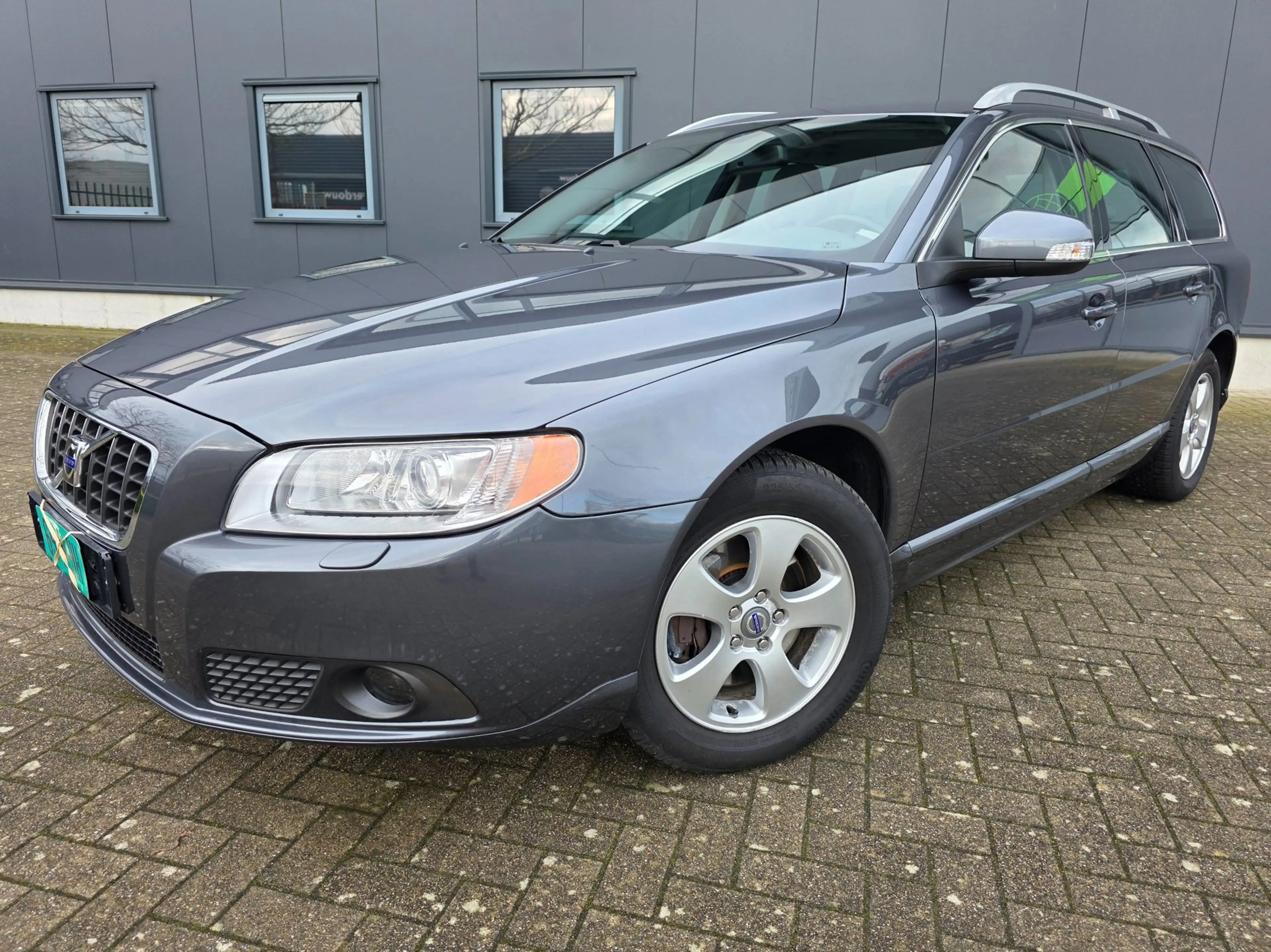 Volvo V70 2.5T Summum, 138dkm! Netto € 12.750 ex btw. — photo 2
