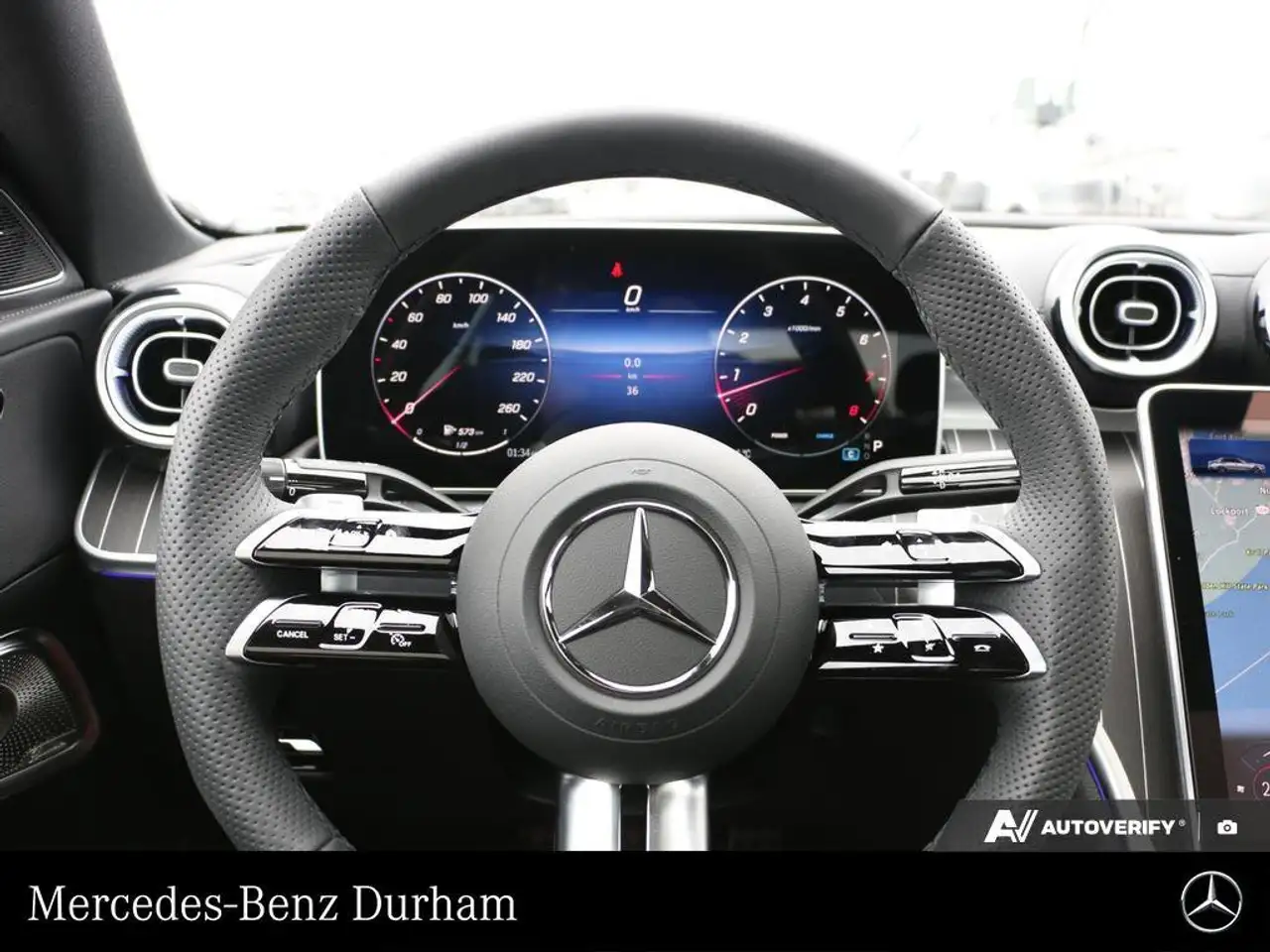 Mercedes-Benz C-Class снимка Mercedes-Benz C-Class