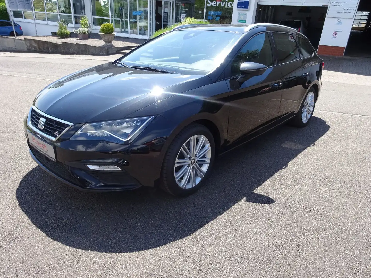 SEAT Leon ST FR Erste Hand Schwarz - 1