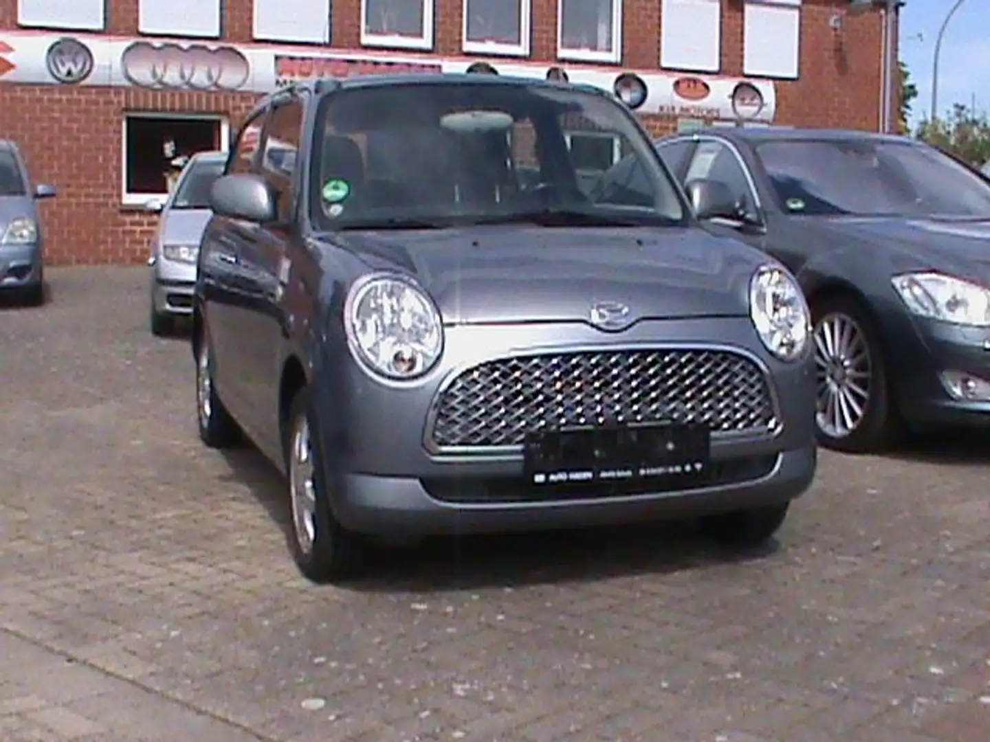 Daihatsu Trevis 1.0 Gris - 1