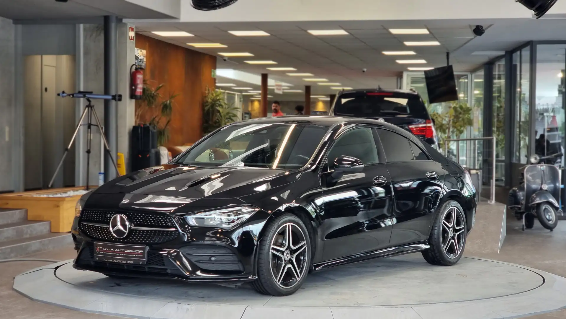 Mercedes-Benz CLA 180 d AMG-Paket Aut. *Navi*Kamera*18Zoll*LED* Schwarz - 1