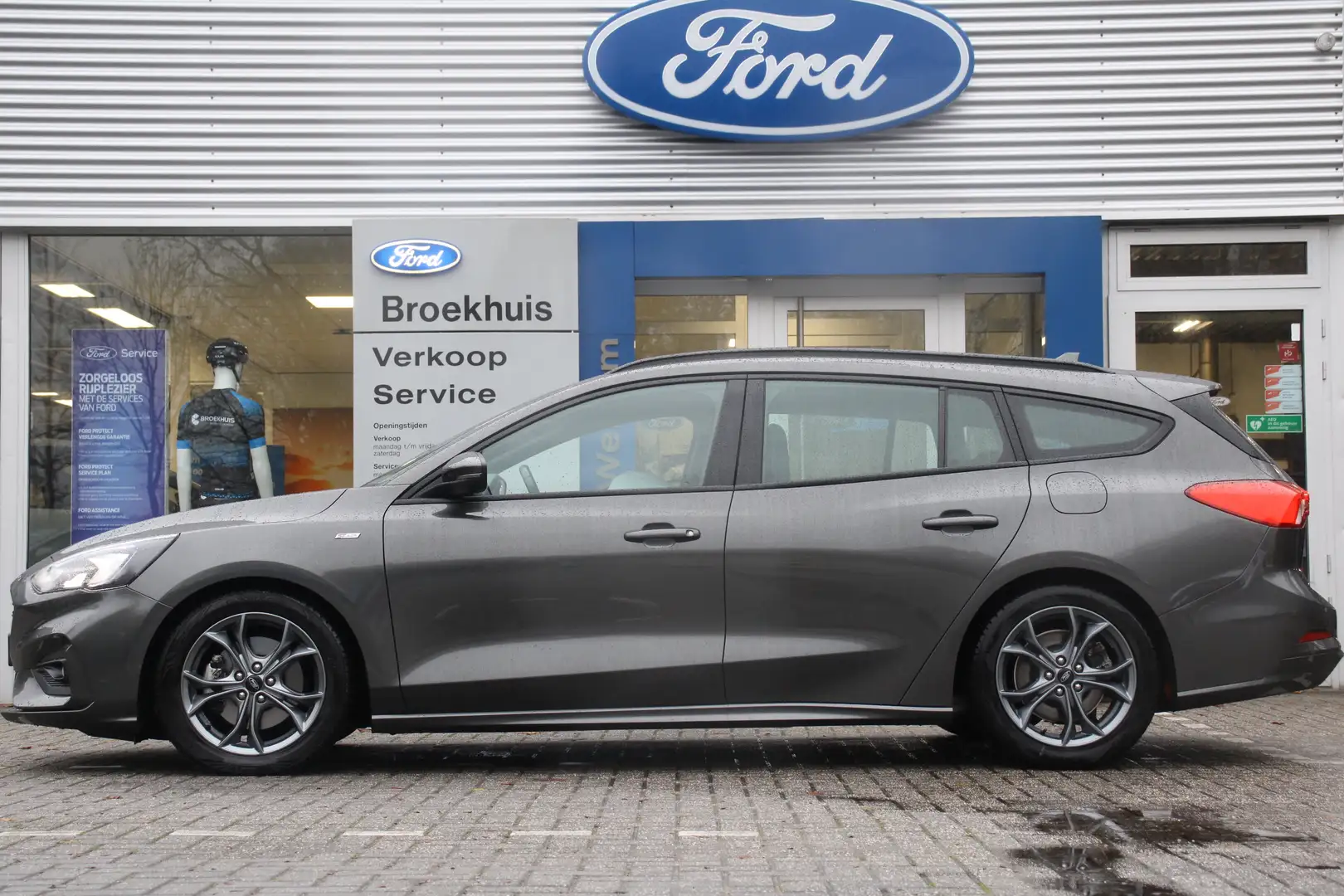 Ford Focus Wagon 1.0EB ST-LINE | NL-AUTO! | B&O | CAMERA | AL Grau - 2