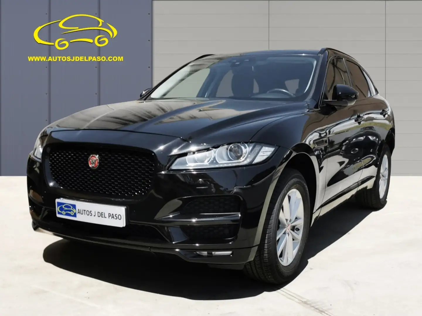 Jaguar F-Pace 2.0i4D Pure AWD 180 Czarny - 1