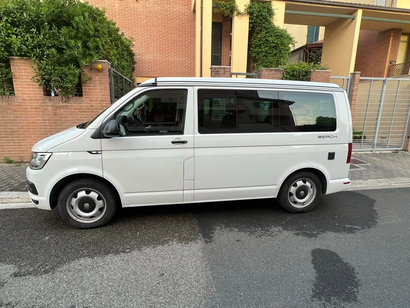 Volkswagen T6 California Beach DSG 4Motion (solo fino al 20/12) Bianco - 1