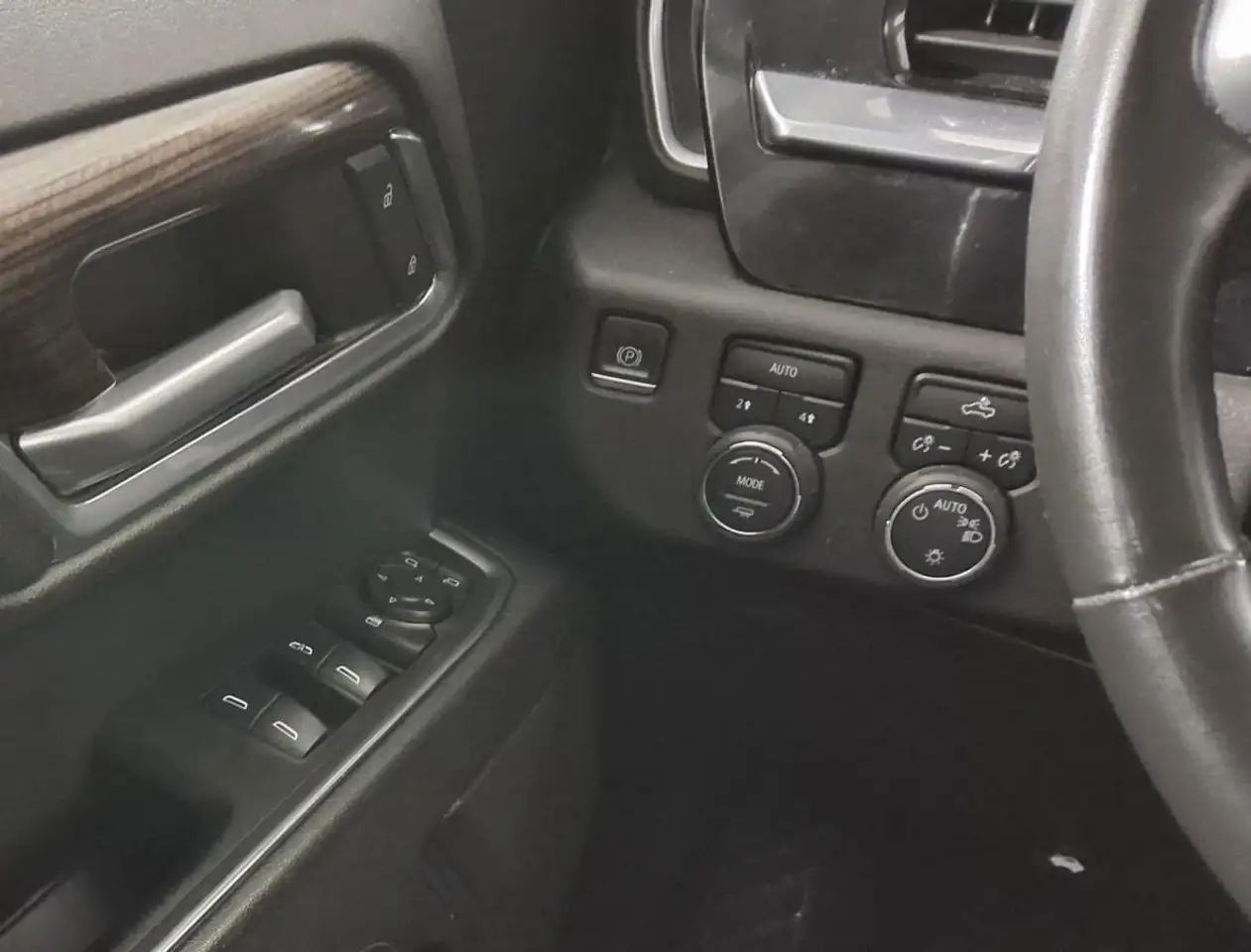 Chevrolet Silverado 1500 снимка Chevrolet Silverado 1500