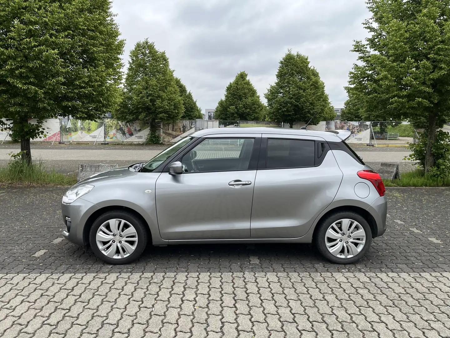 Suzuki Swift 1.2 Dualjet Grijs - 2