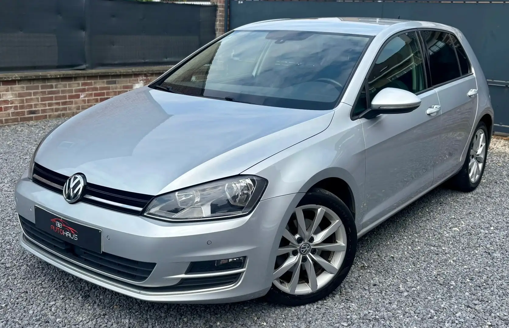 Volkswagen Golf 1.6 CR TDi Highline DSG Grijs - 1