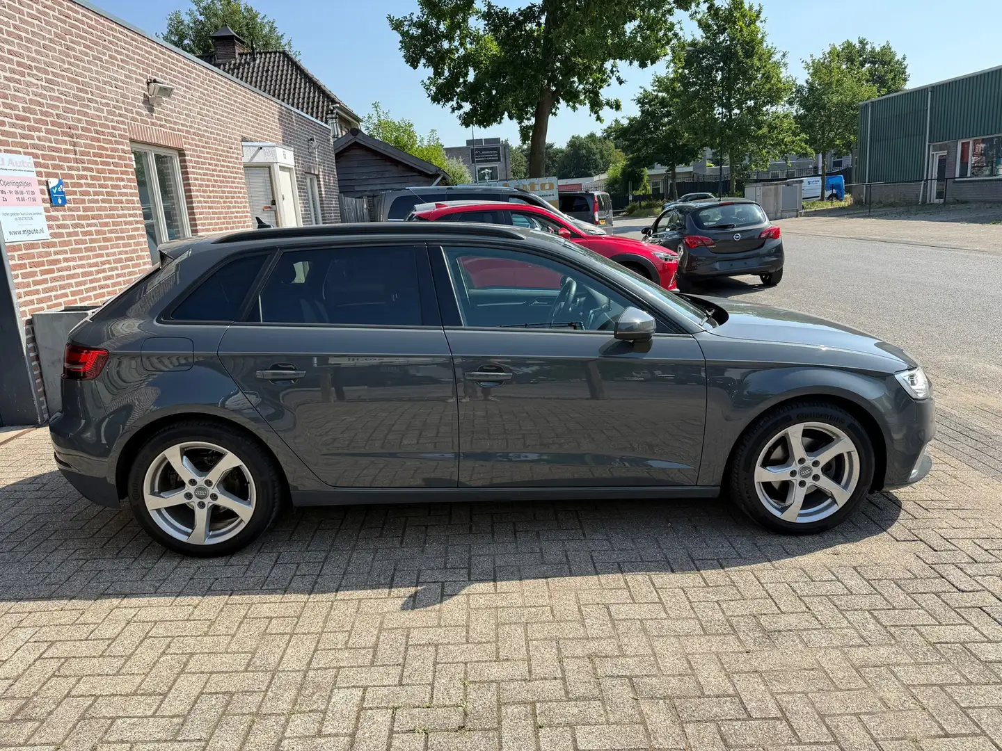 Audi A3 Sportback 30 TFSI Sport navigatie cruise control Grijs - 2