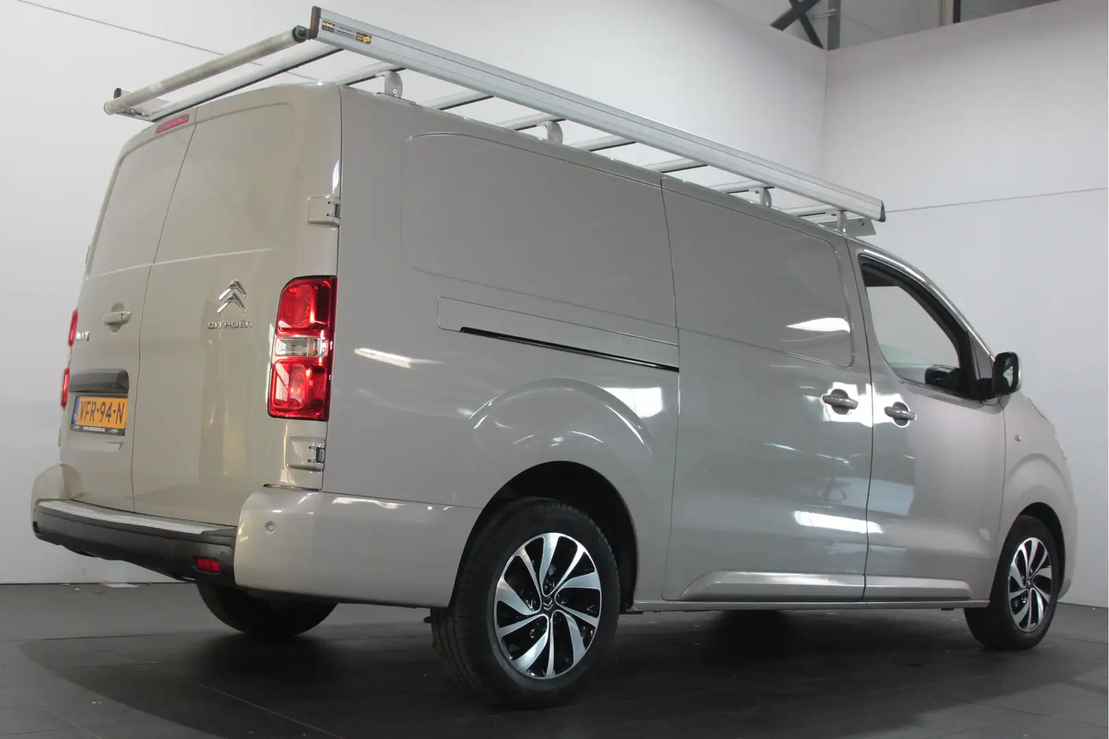 Citroen Jumpy 2.0 BlueHDI 180 XL Driver - Automaat - Carplay / C Grijs - 2