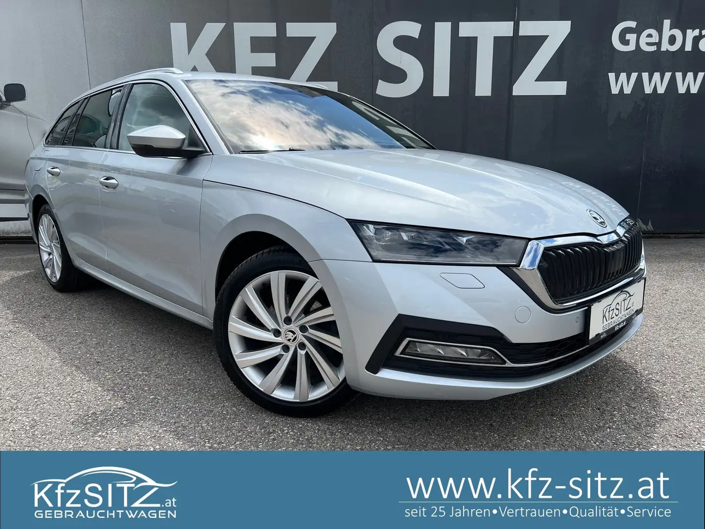 Skoda Octavia Combi 2,0 TDI Style DSG | PANORAMA*ACC*HUD Silber - 1