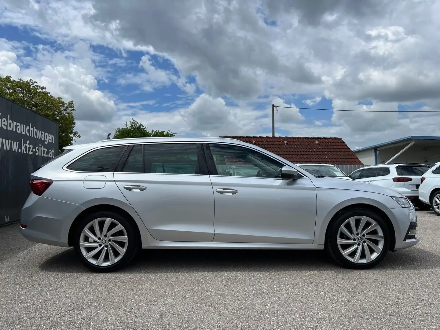 Skoda Octavia Combi 2,0 TDI Style DSG | PANORAMA*ACC*HUD Silber - 2