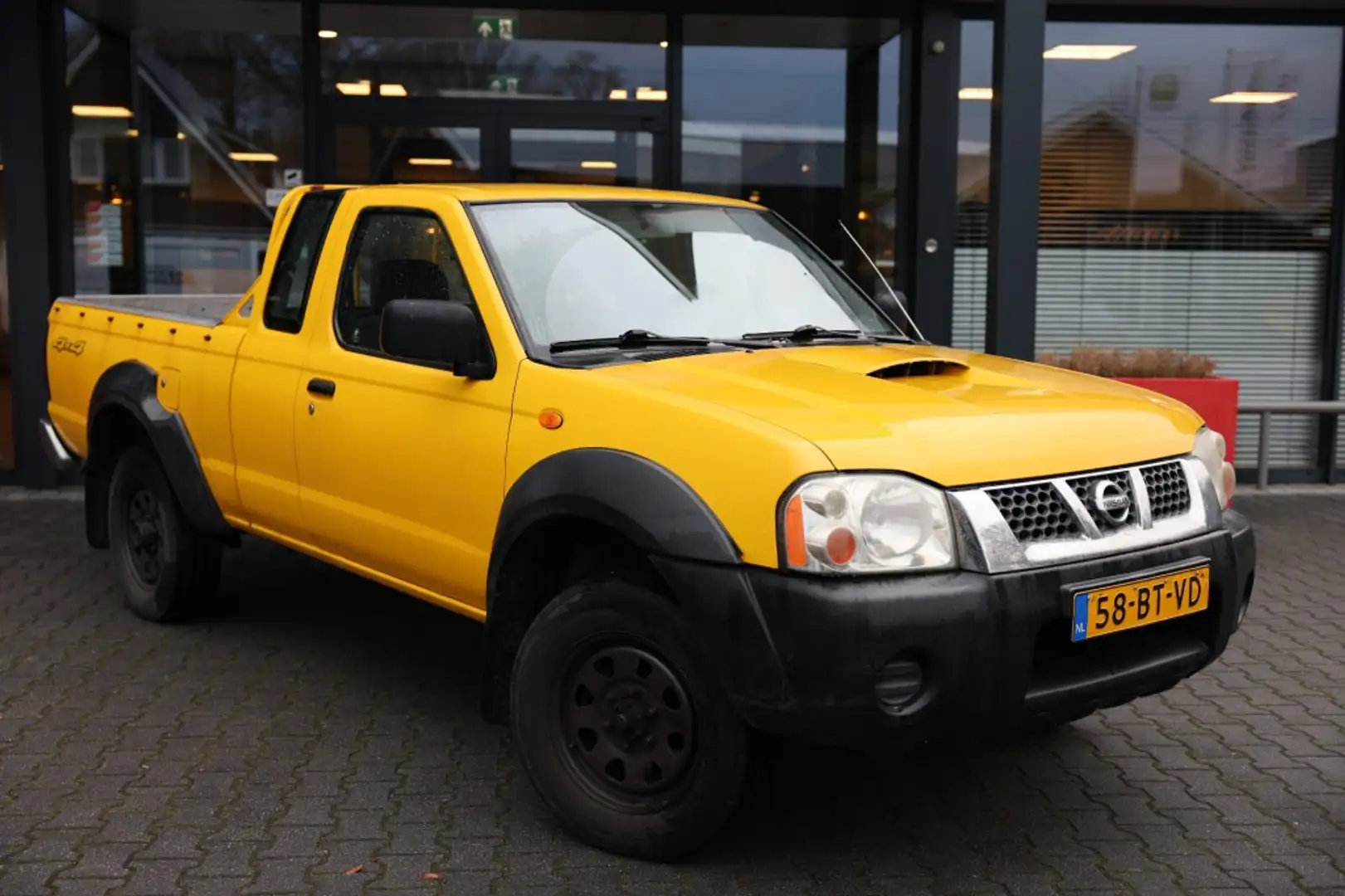 Nissan Navara 2.5 DTI KING-CAB 4WD VAN MARGE Geel - 1