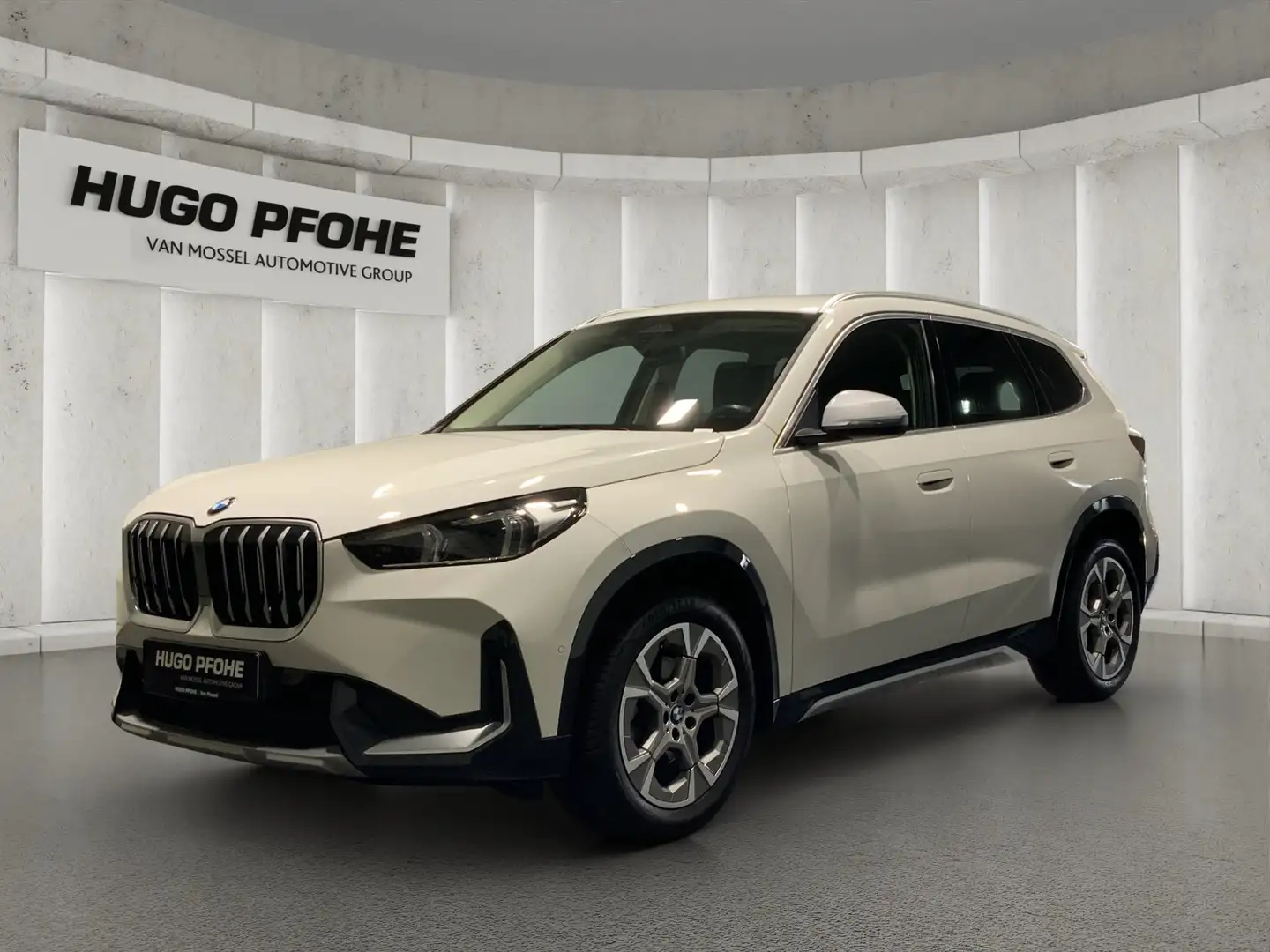 BMW X1 sDrive18d xLine | Driving Assistant Plus Weiß - 1