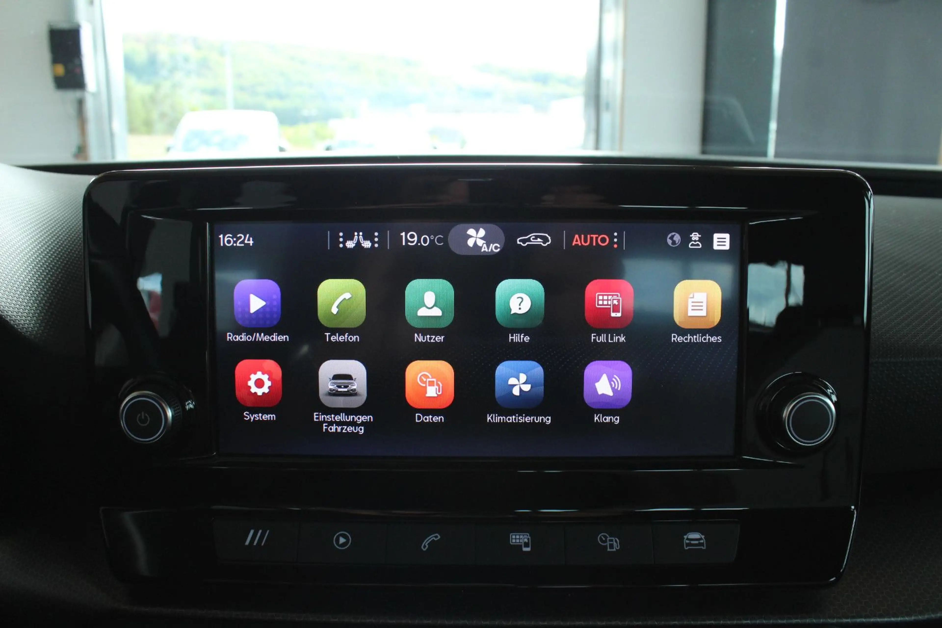 SEAT Leon 1.5 TSI DSG Style*NAVI*LED*1.HAND* — photo 14