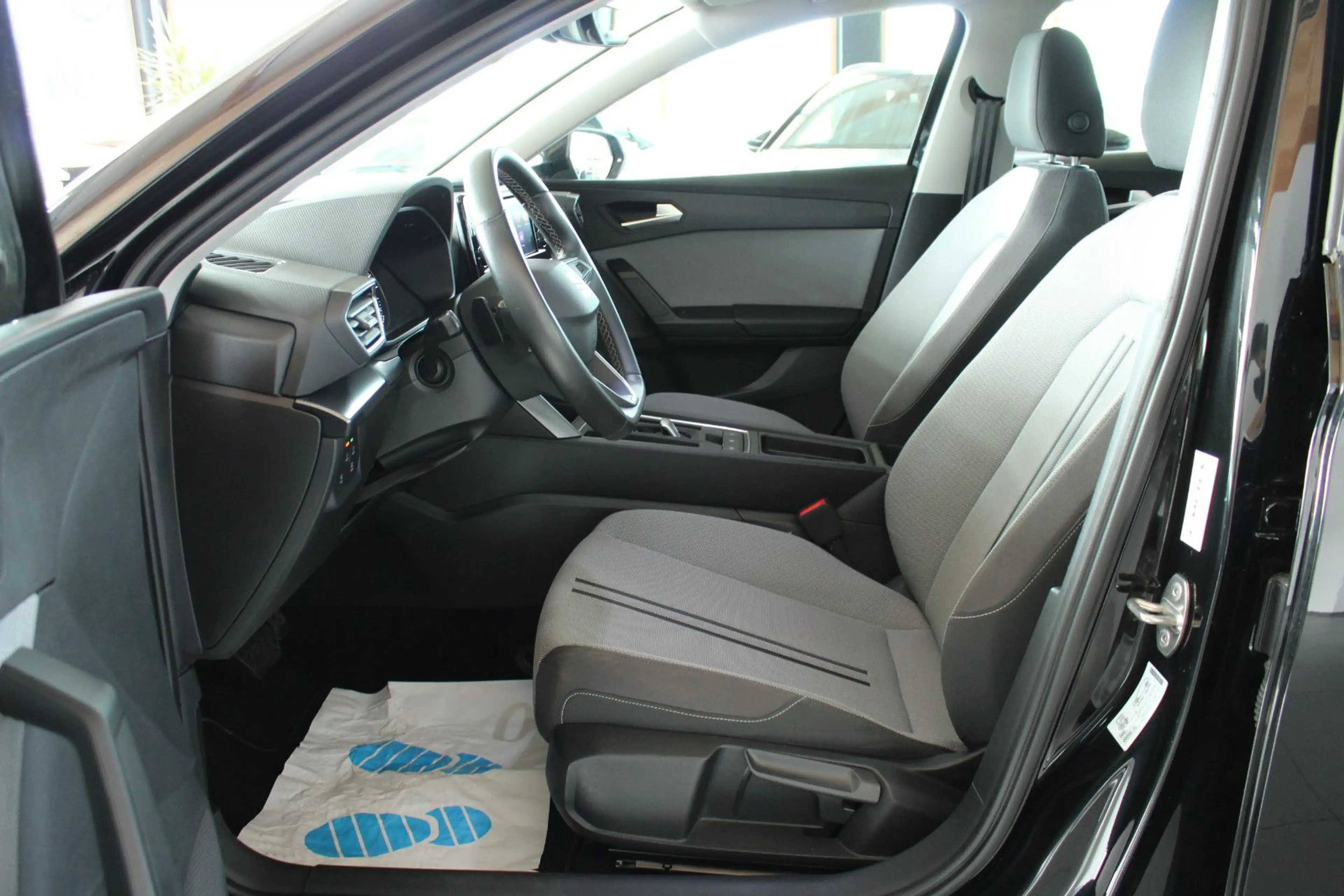 SEAT Leon 1.5 TSI DSG Style*NAVI*LED*1.HAND* — photo 7