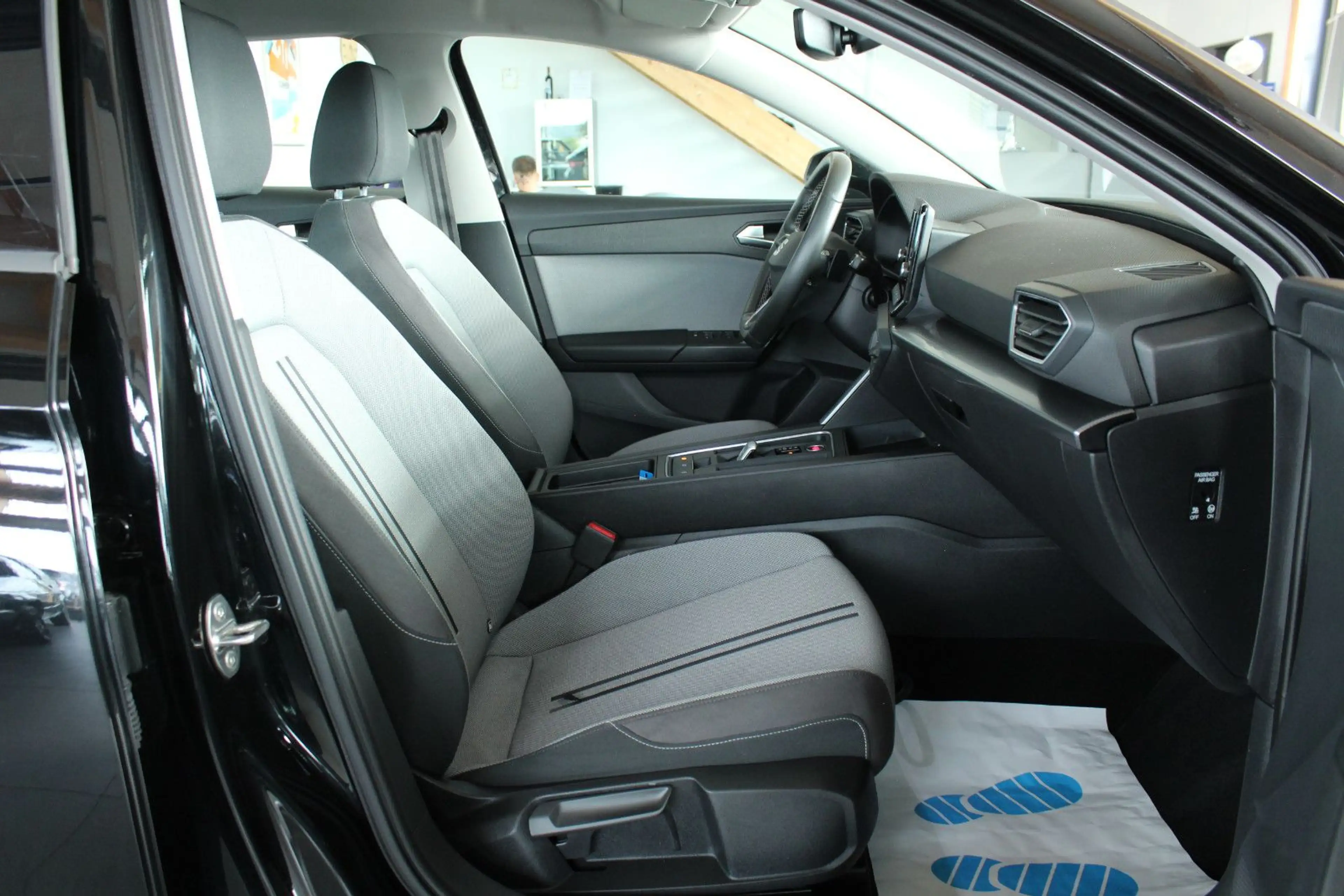 SEAT Leon 1.5 TSI DSG Style*NAVI*LED*1.HAND* — photo 10