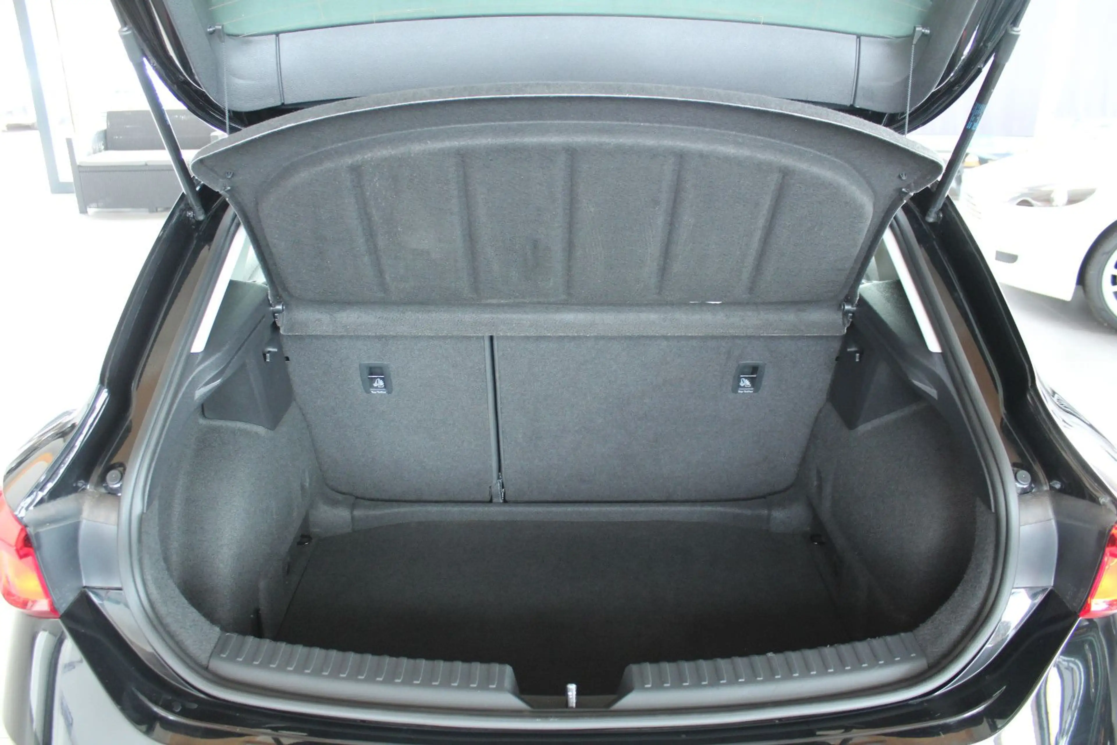 SEAT Leon 1.5 TSI DSG Style*NAVI*LED*1.HAND* — photo 13
