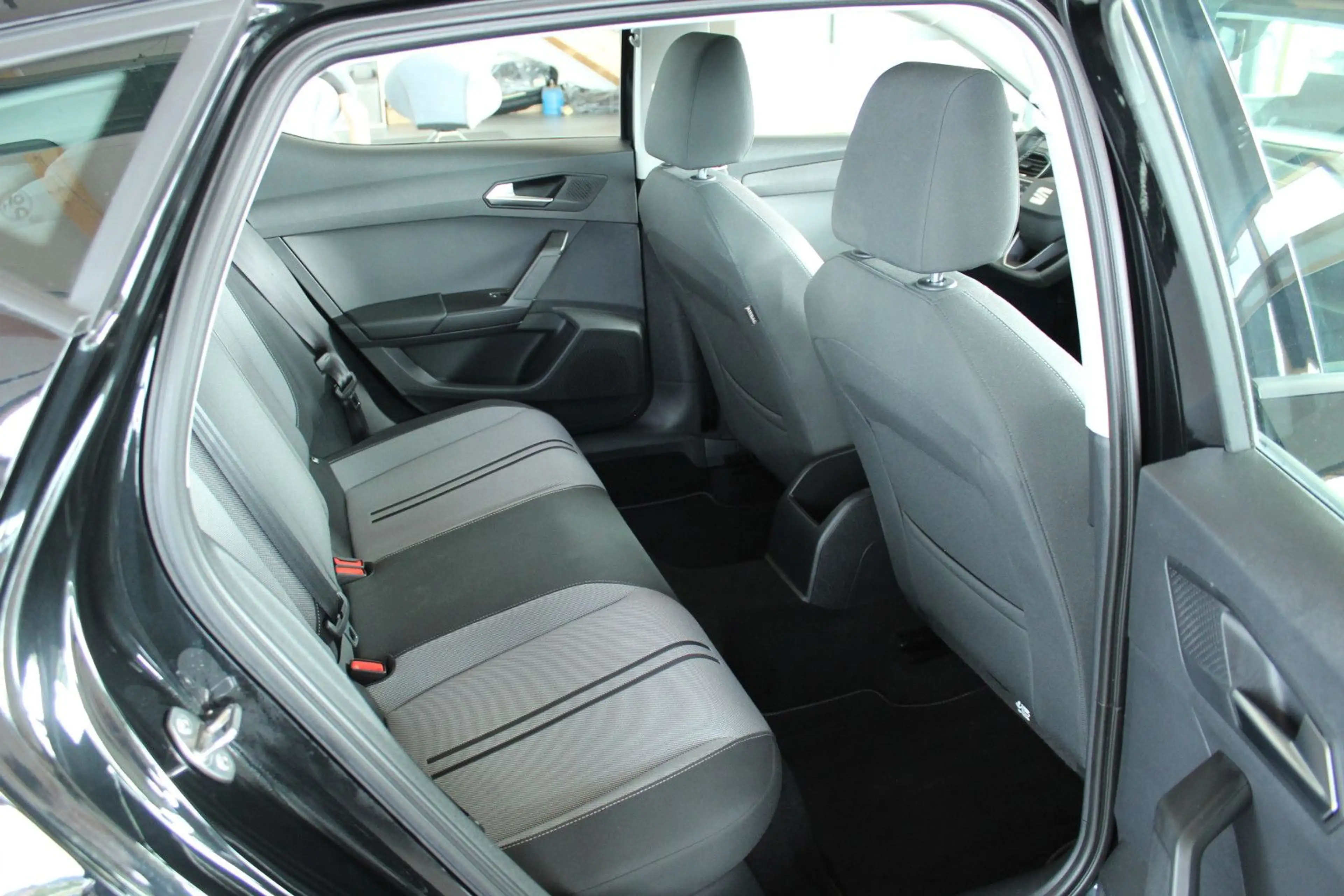 SEAT Leon 1.5 TSI DSG Style*NAVI*LED*1.HAND* — photo 12