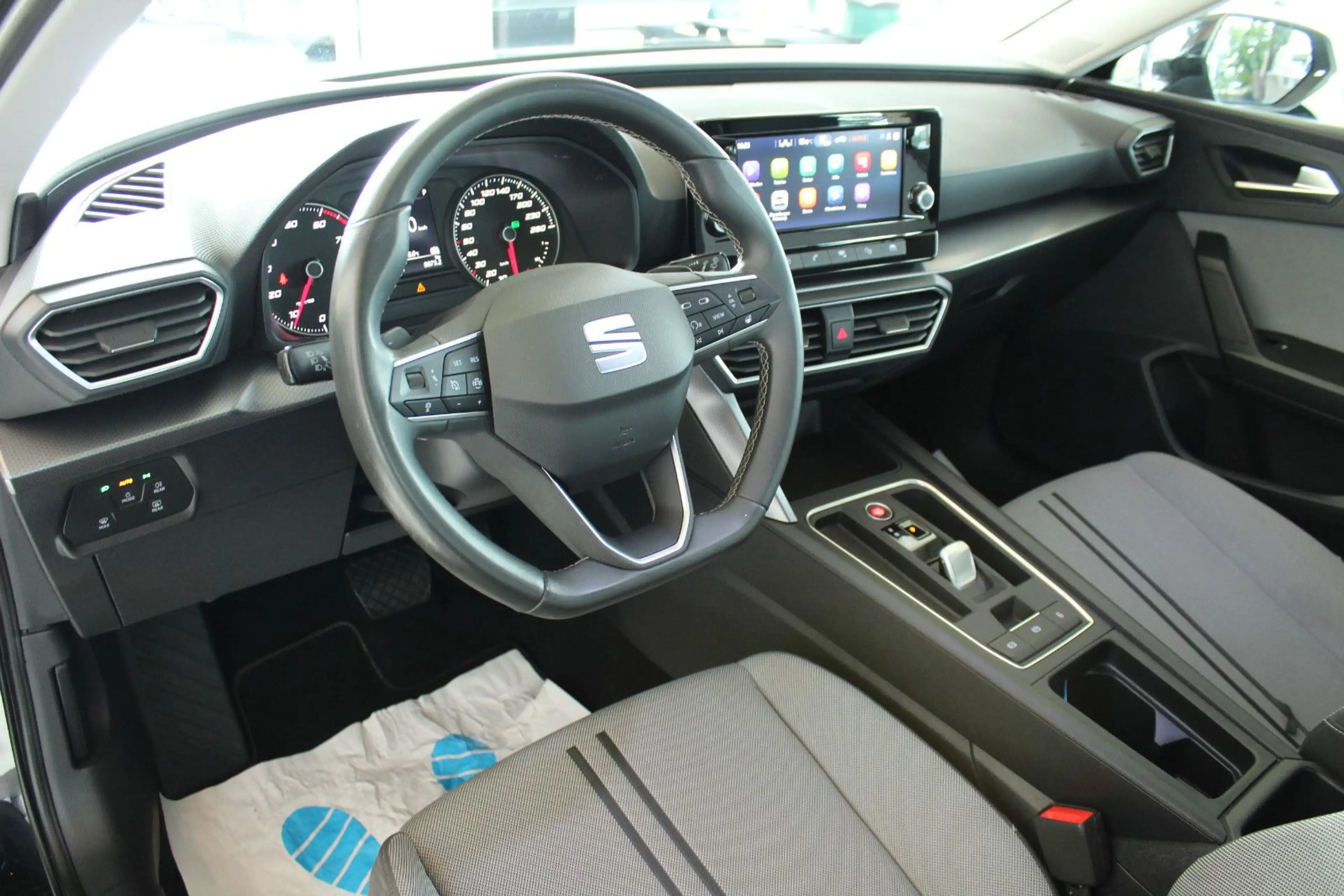 SEAT Leon 1.5 TSI DSG Style*NAVI*LED*1.HAND* — photo 8