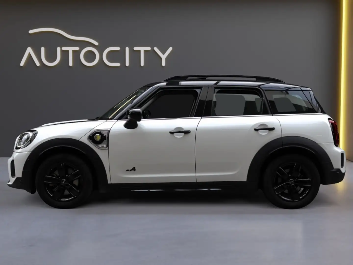 MINI Cooper SE Countryman Countryman ALL4 Untamed Edition Pano l Leder l Har Bílá - 2