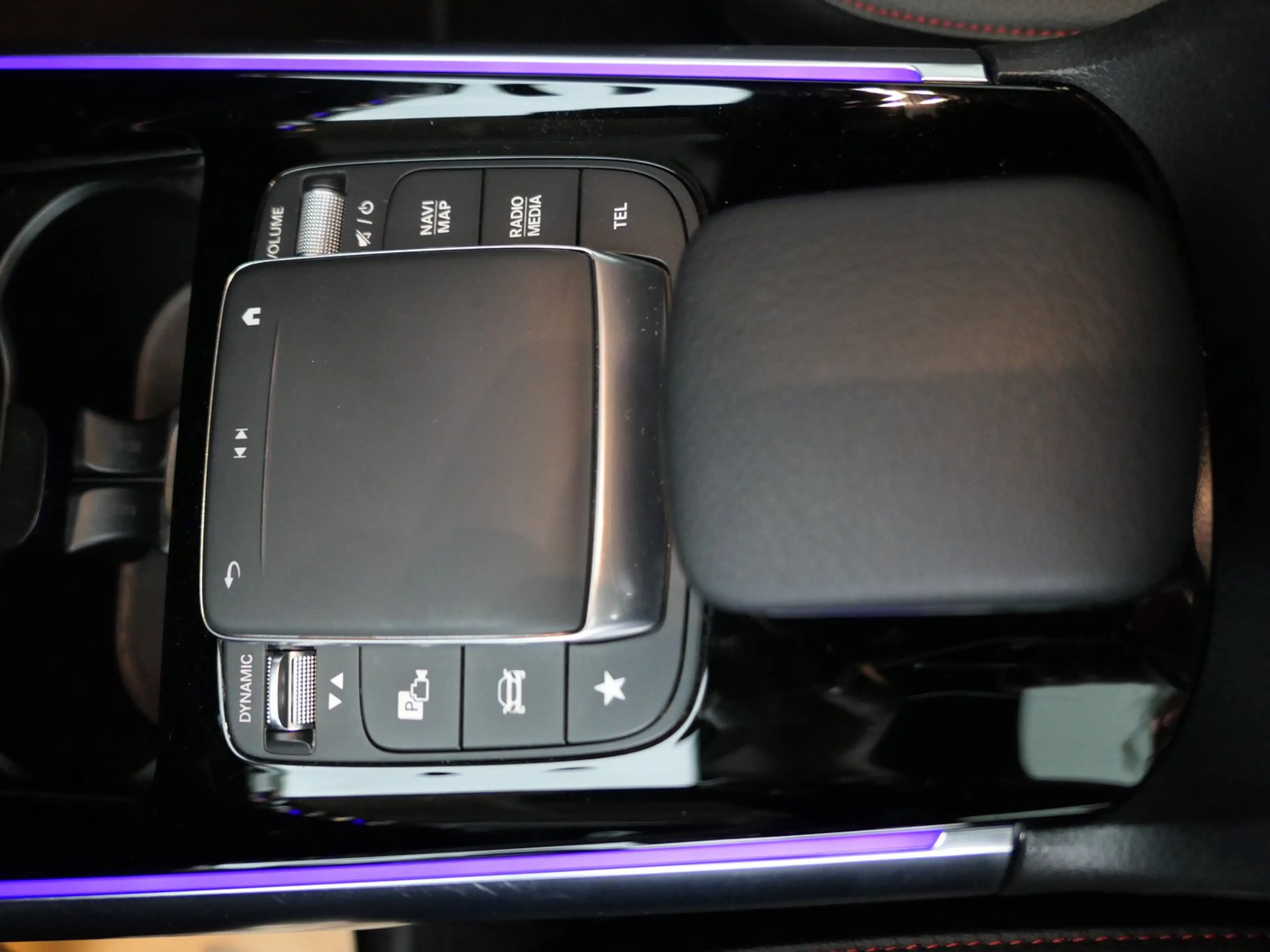 Mercedes-Benz EQA 300 300 4MATIC 66,5kWh Aut. — photo 14