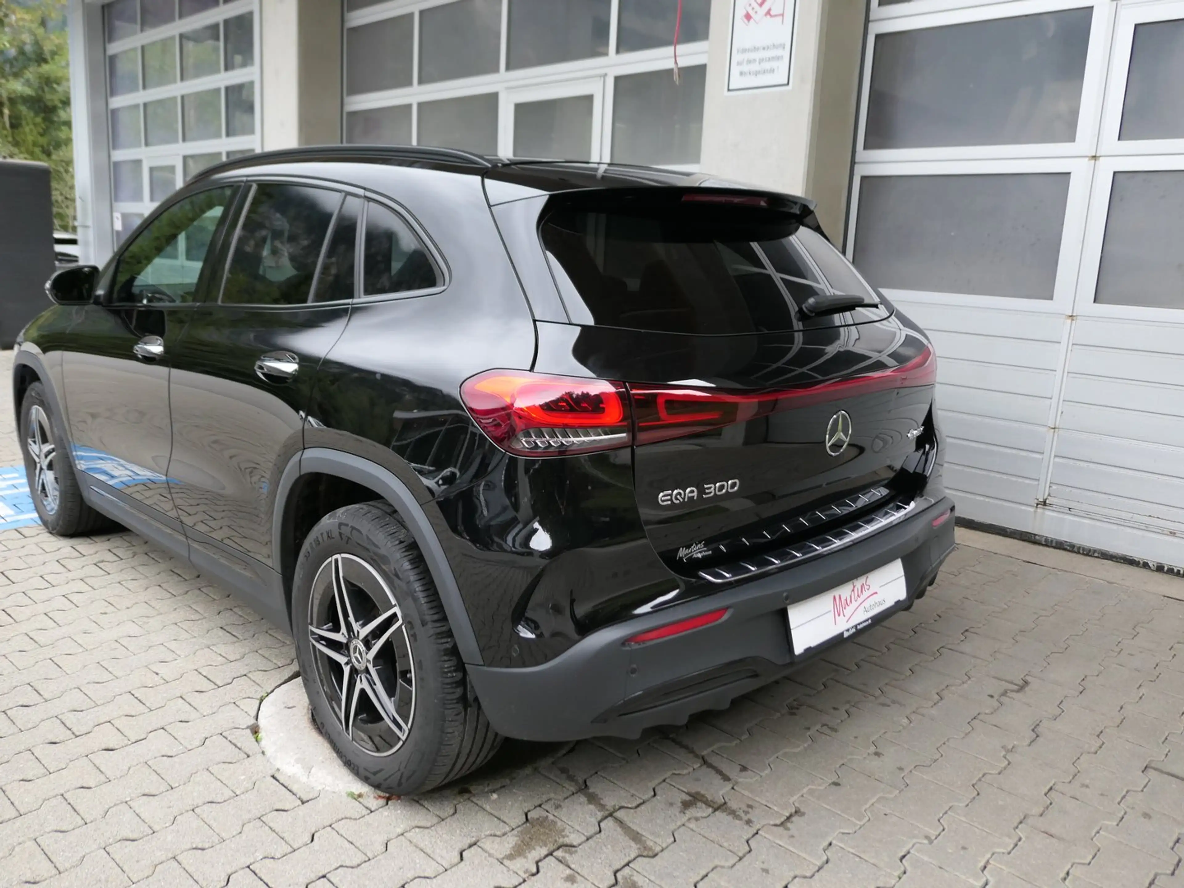 Mercedes-Benz EQA 300 300 4MATIC 66,5kWh Aut. — photo 3