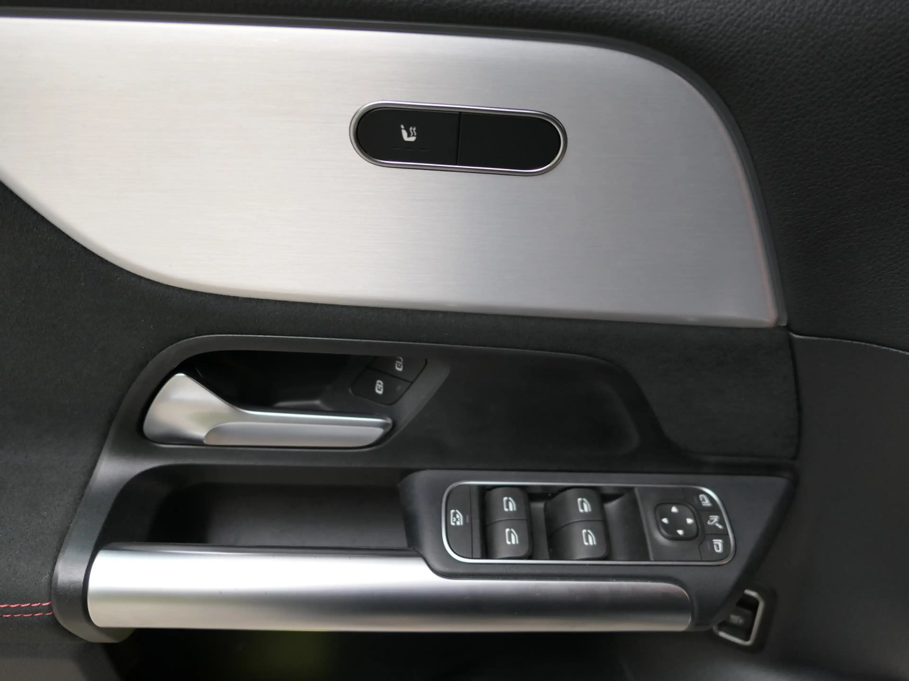 Mercedes-Benz EQA 300 300 4MATIC 66,5kWh Aut. — photo 8