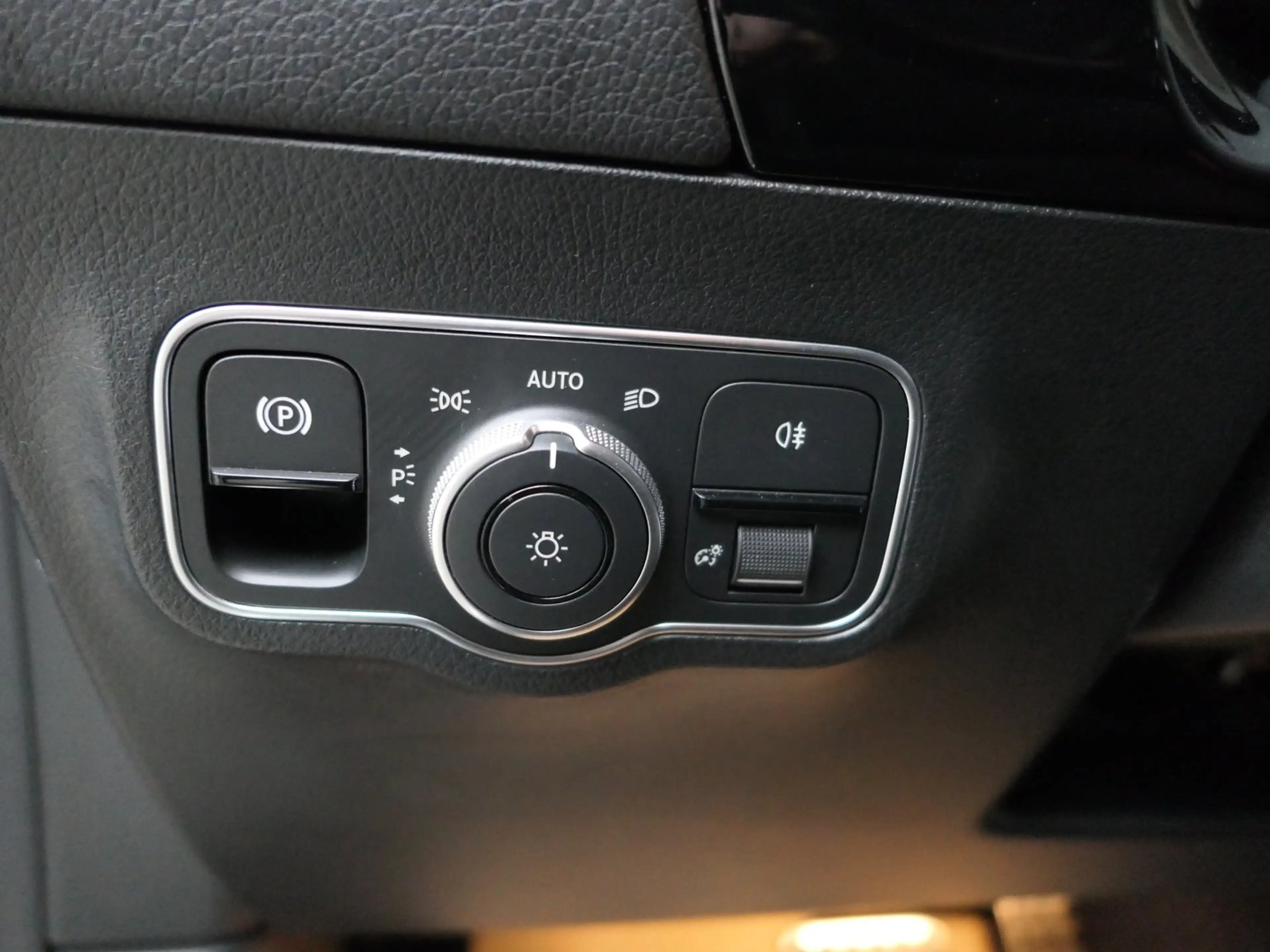 Mercedes-Benz EQA 300 300 4MATIC 66,5kWh Aut. — photo 9