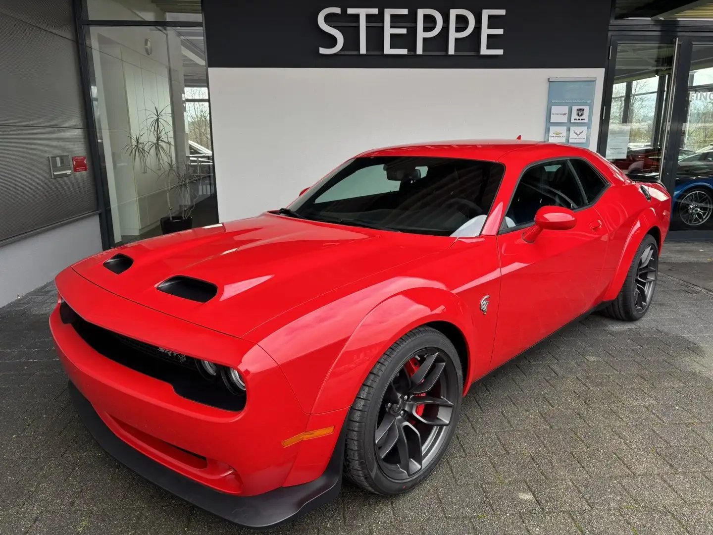Dodge Challenger Hellcat Widebody 6,2 8Gg.AT Jailbreak Красный - 1