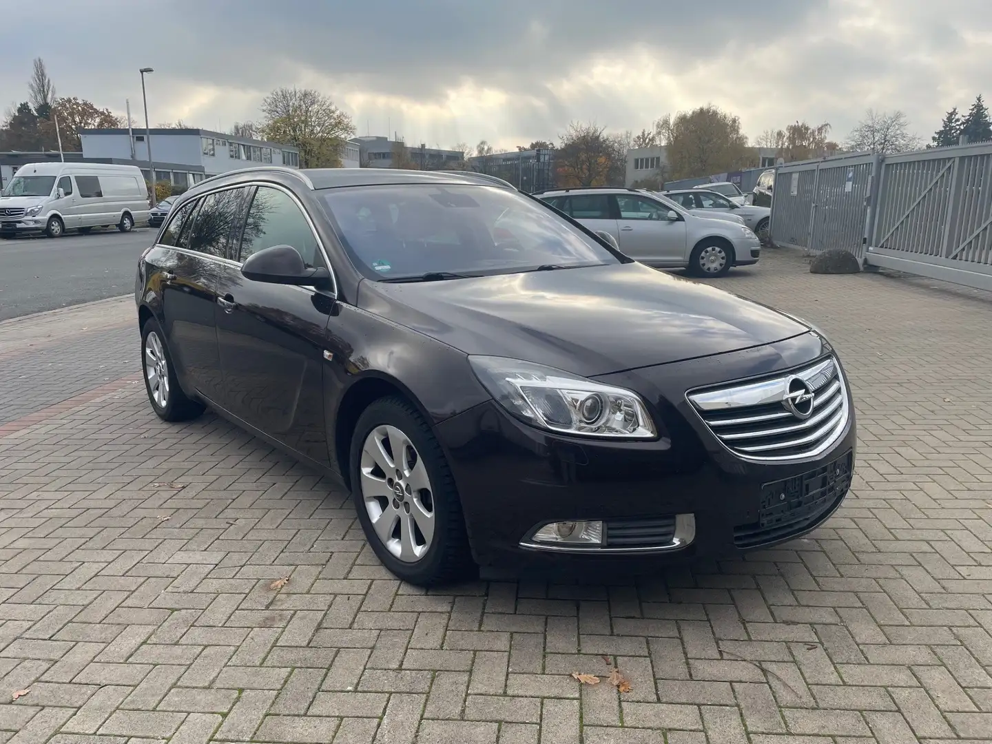Opel Insignia A Sports Tourer Innovation AHK Braun - 1