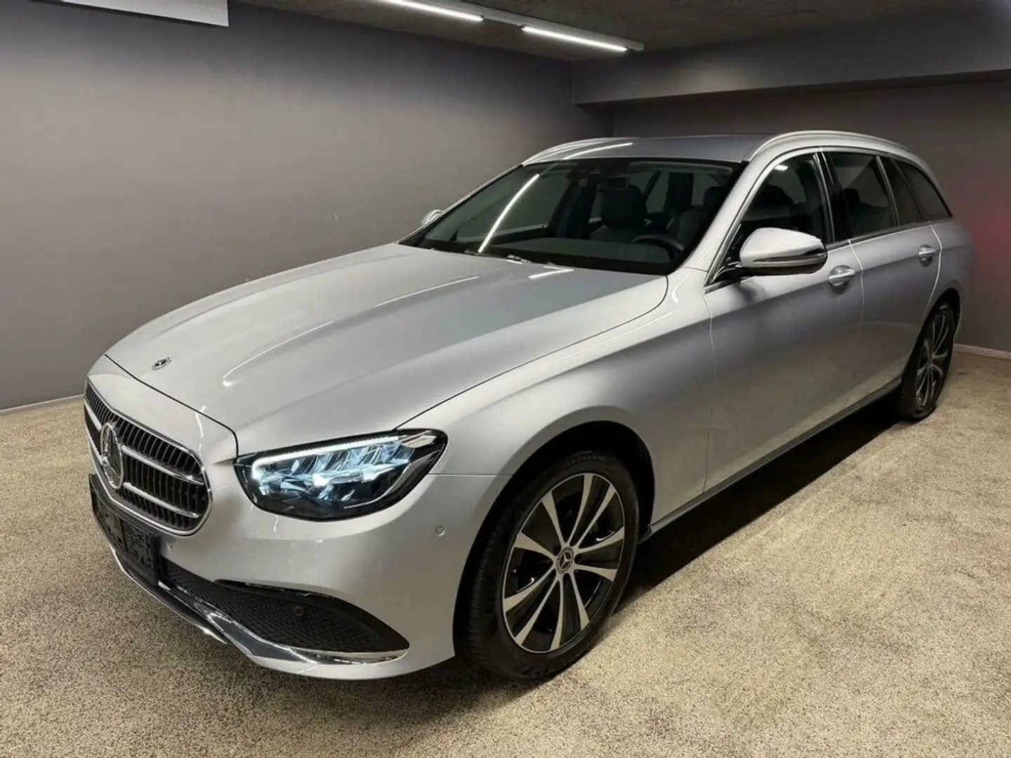 Mercedes-Benz E 300 E300de PHEV 4MATIC*AUT*LEDER*EL.SITZ*SHZ*LED*NAV Silber - 1