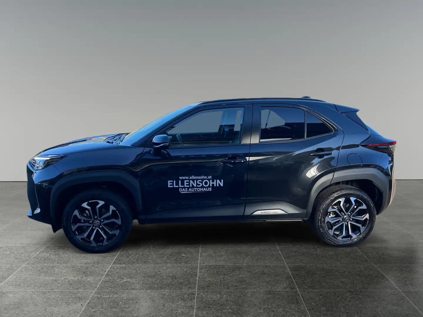Toyota Yaris Cross 1,5 l 4x2 Hybrid  Active Drive Schwarz - 2