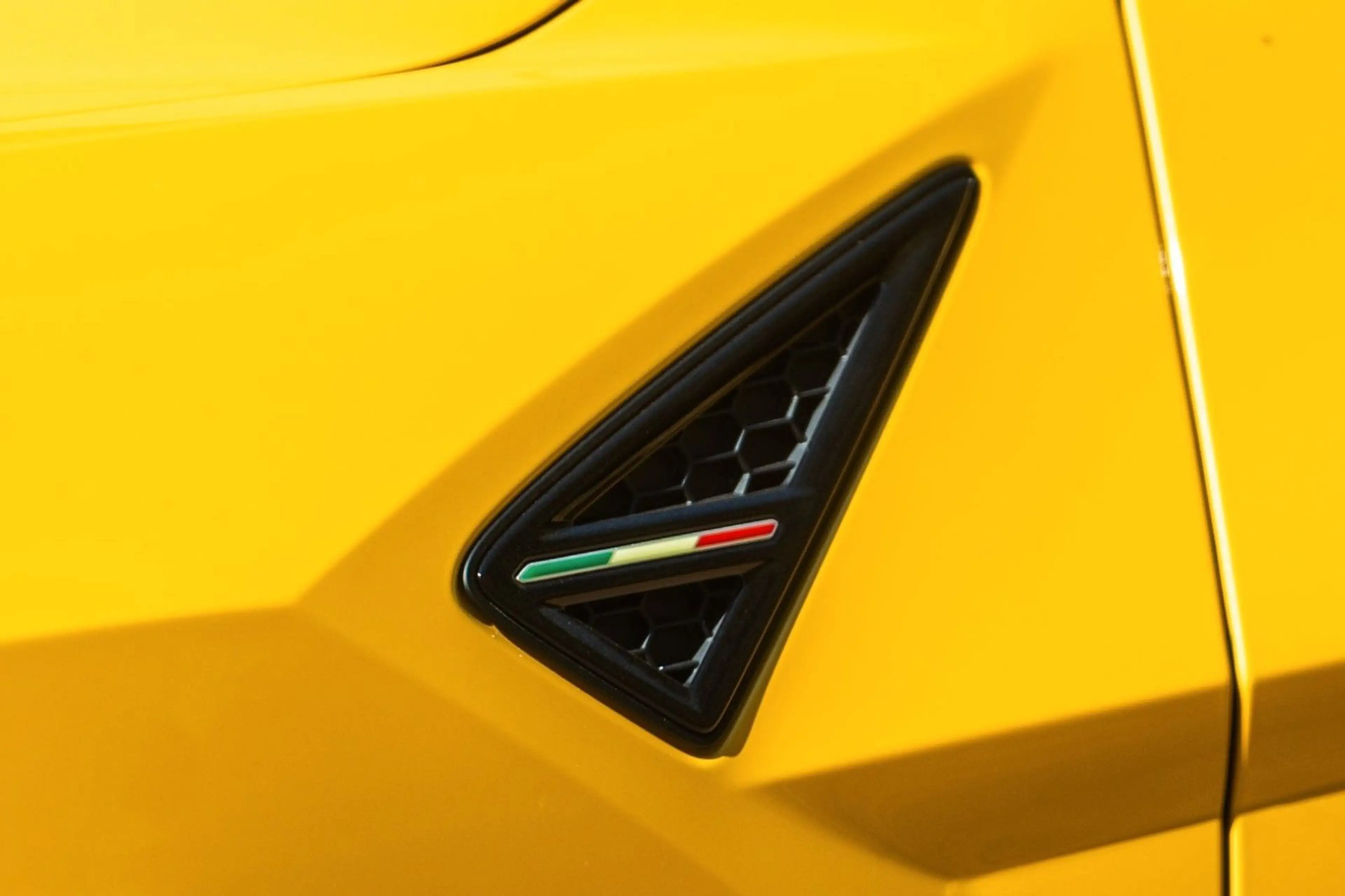 Lamborghini Urus SE — photo 15