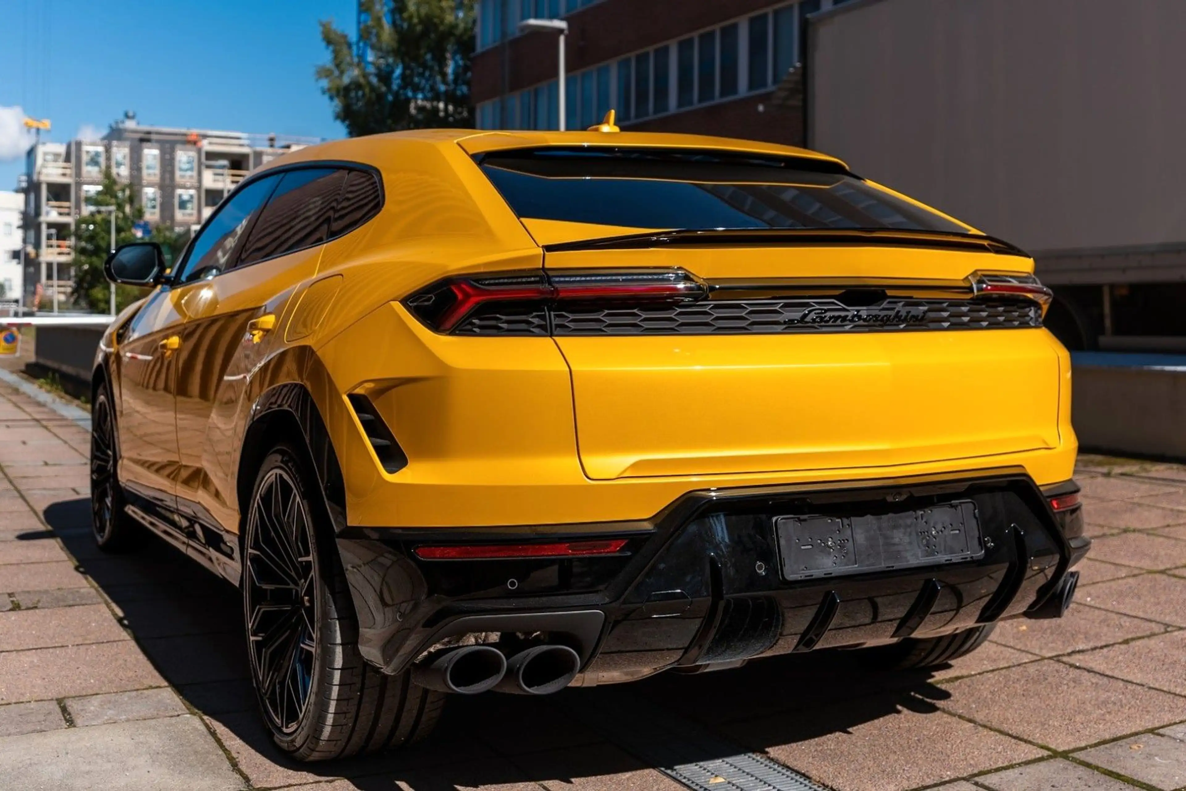 Lamborghini Urus SE — photo 4