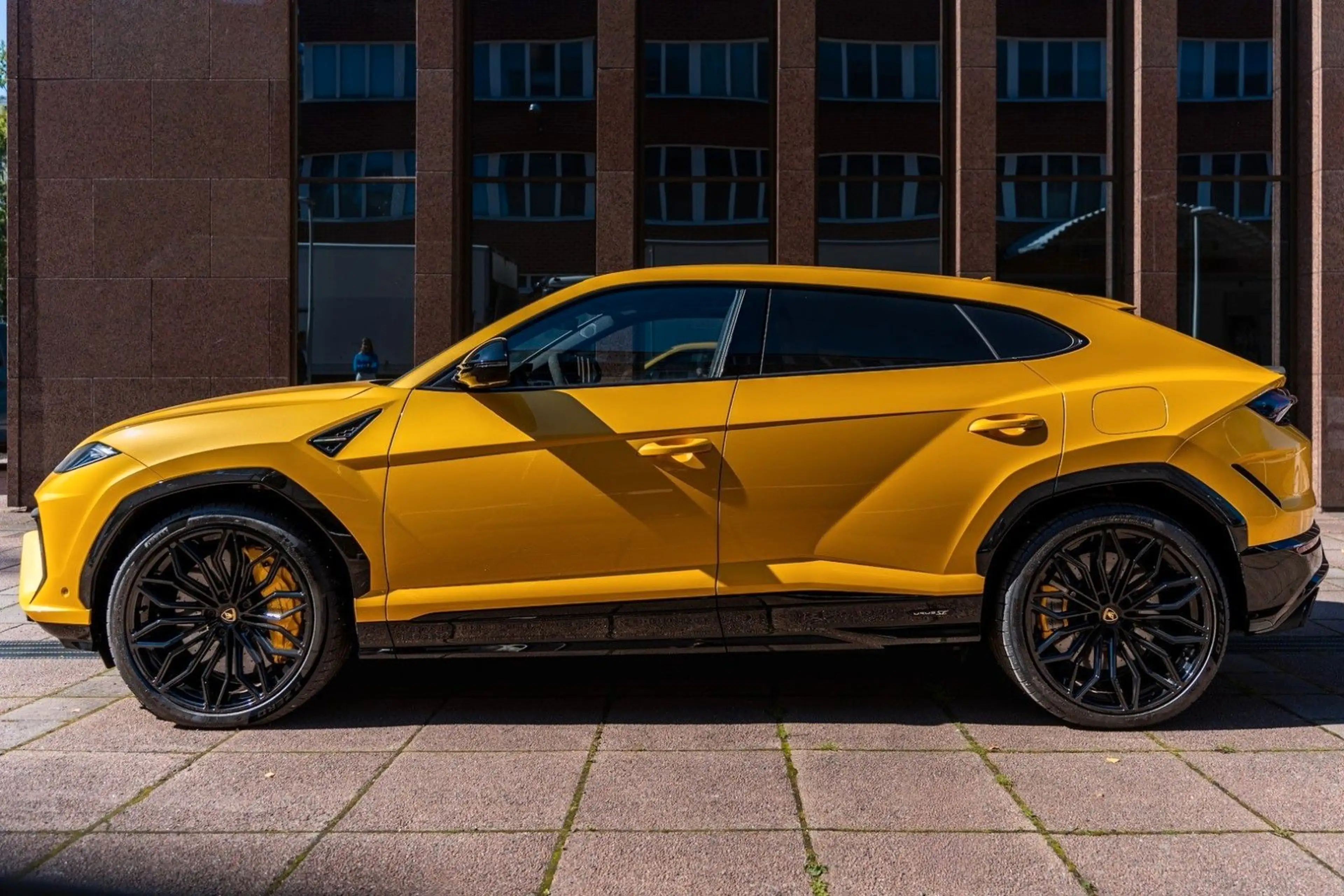 Lamborghini Urus SE — photo 3