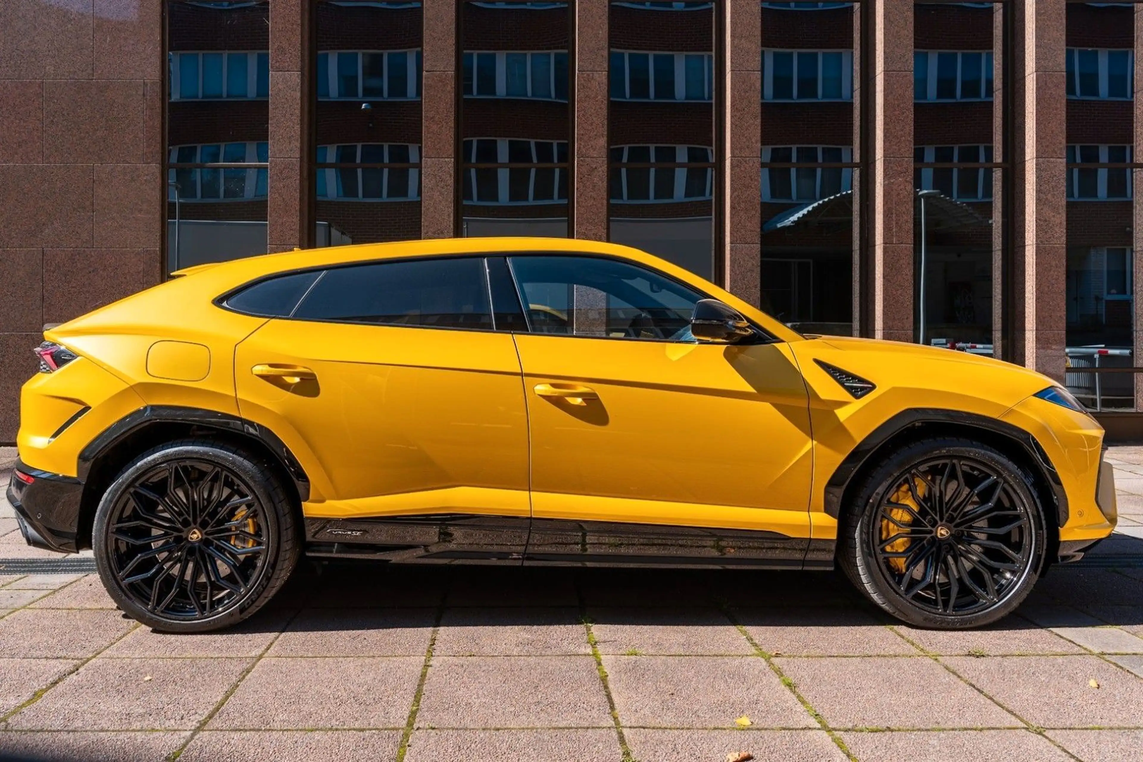 Lamborghini Urus SE — photo 7