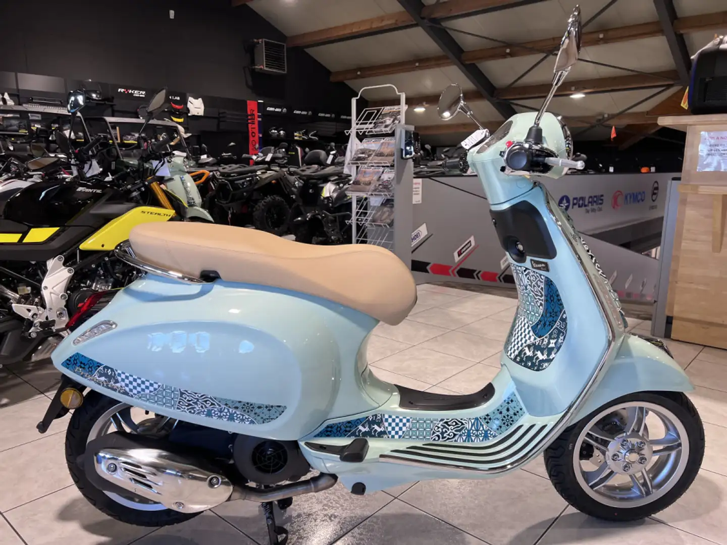 Vespa Primavera 125 BATIK Grün - 1